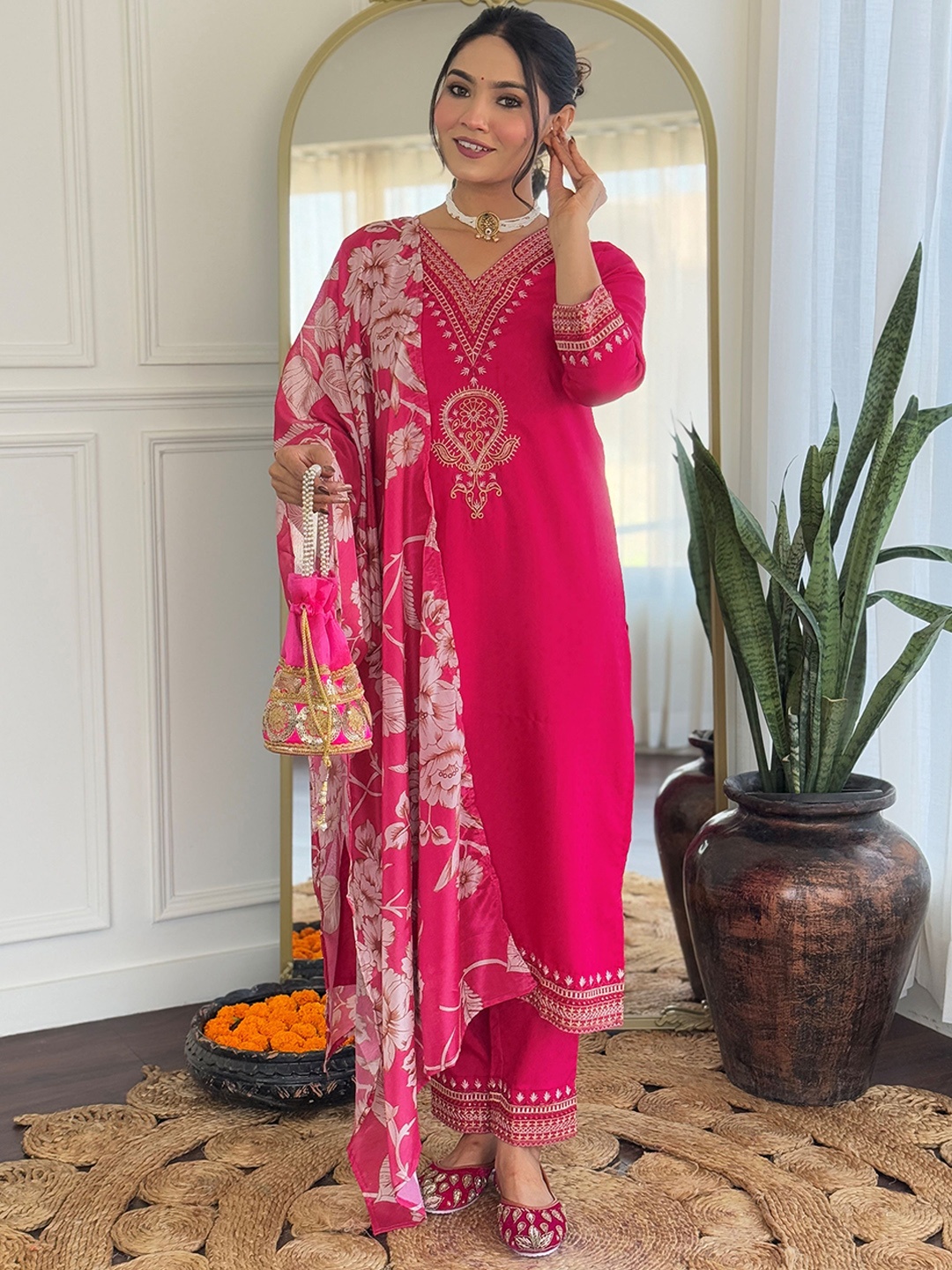 KALINI Floral Embroidered V-Neck Straight Thread Work Kurta With Trousers And Dupatta, Pink
KALINI Floral Embroidered V-Neck Straight Thread Work Kurta With Trousers And Dupatta, Pink