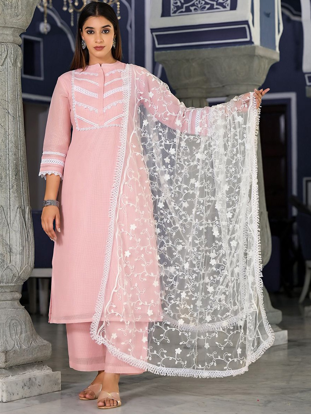 DIVASTRI Floral Embroidered Mandarin Collar Straight Kurta With Trousers & Dupatta, Pink
DIVASTRI Floral Embroidered Mandarin Collar Straight Kurta With Trousers & Dupatta, Pink