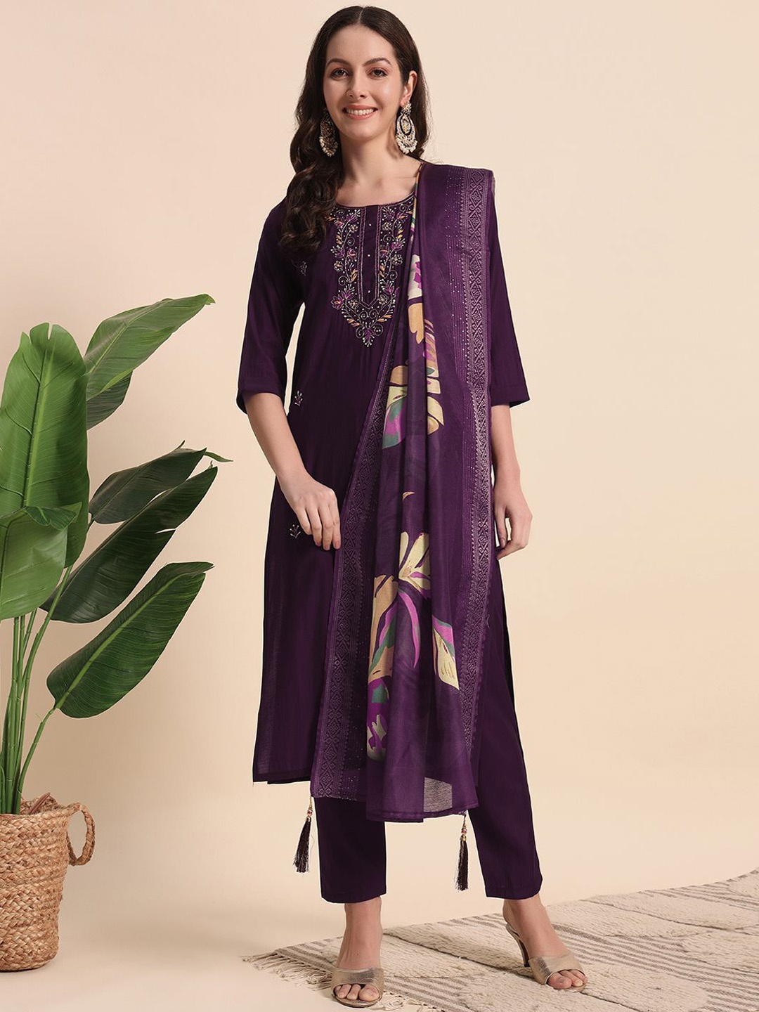 NE STYLE Ethnic Motifs Embroidered Sequinned Pure Silk Kurta with Trousers & Dupatta, Purple
NE STYLE Ethnic Motifs Embroidered Sequinned Pure Silk Kurta with Trousers & Dupatta, Purple
