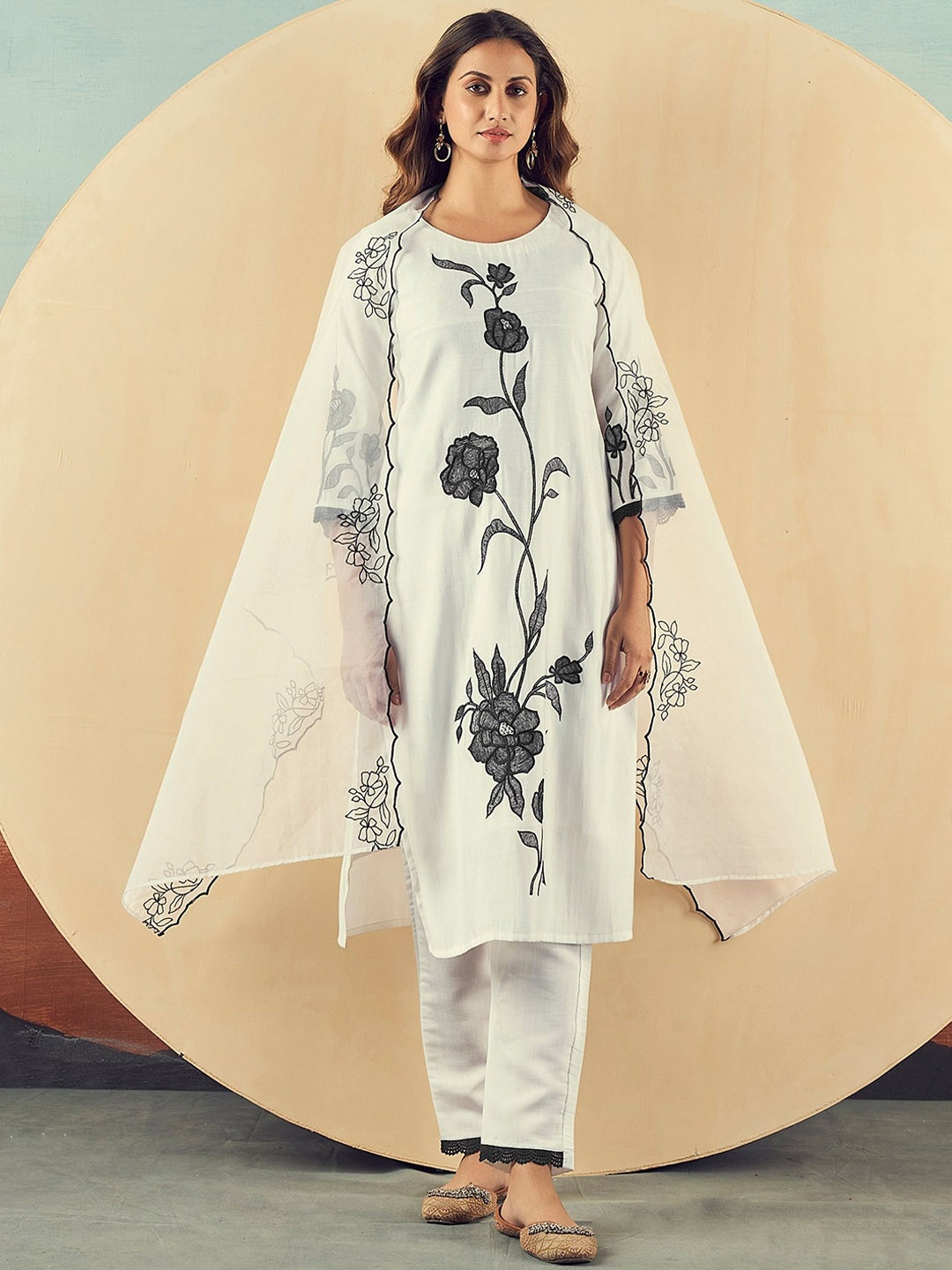 AUTUMN LANE Floral Printed Thread Work Straight Kurta with Trousers & Dupatta, White
AUTUMN LANE Floral Printed Thread Work Straight Kurta with Trousers & Dupatta, White