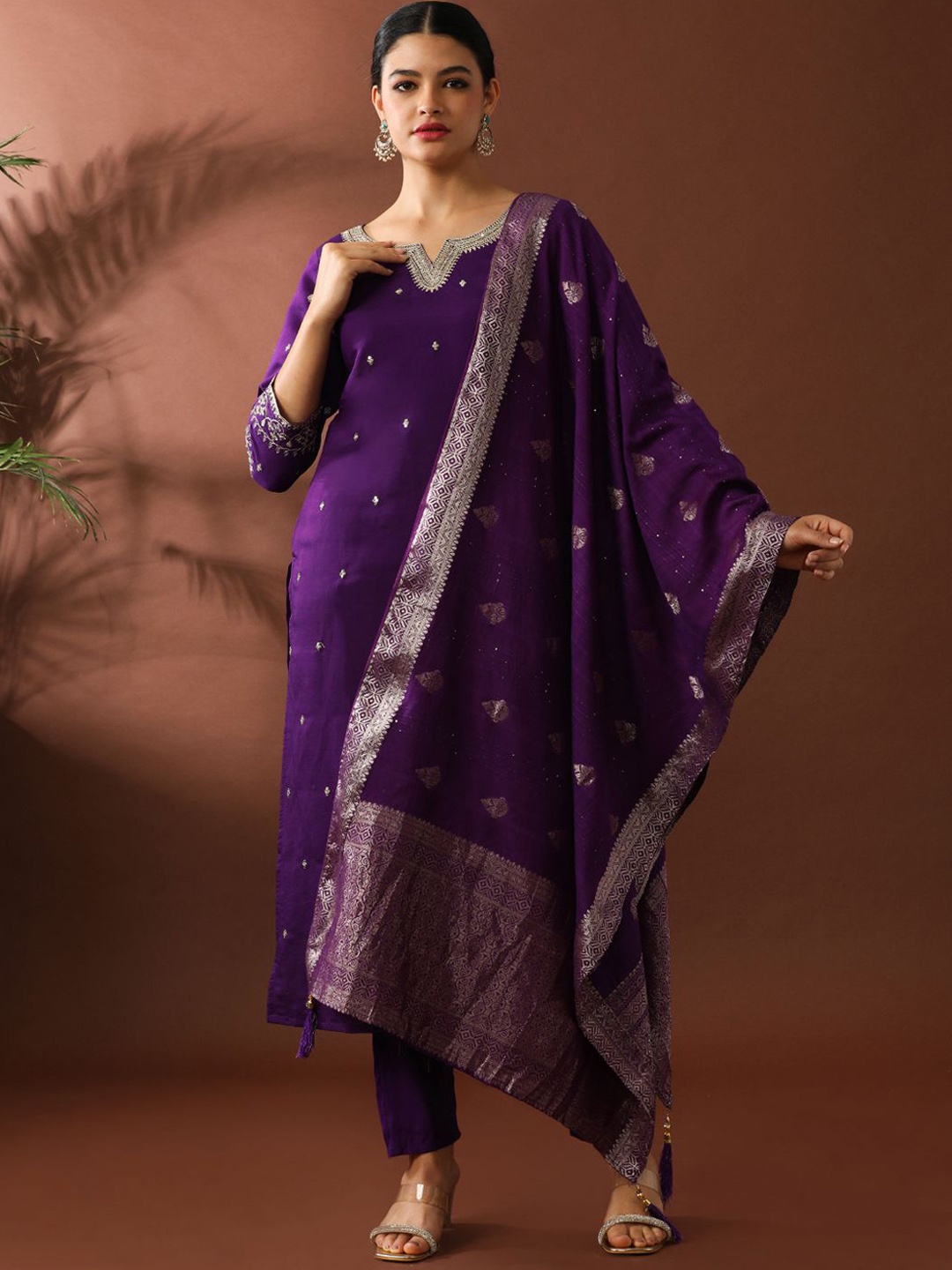 Jaipur Kurti Women Floral Embroidered Regular Kurta with Trousers & With Dupatta, Purple
Jaipur Kurti Women Floral Embroidered Regular Kurta with Trousers & With Dupatta, Purple
