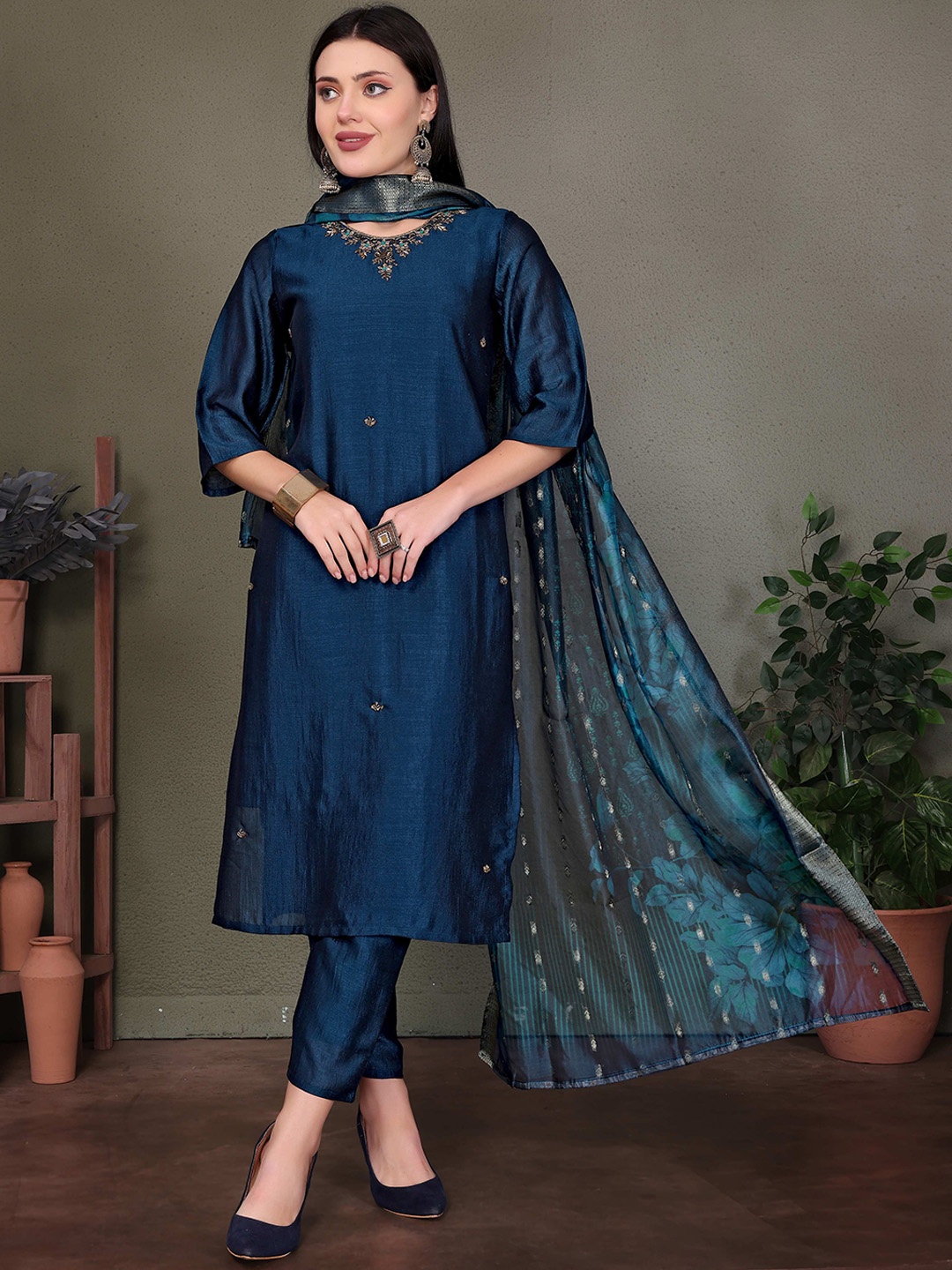 Gee Next Creation Floral Embroidered Art Silk Straight Kurta With Trousers And Dupatta, Navy blue
Gee Next Creation Floral Embroidered Art Silk Straight Kurta With Trousers And Dupatta, Navy blue