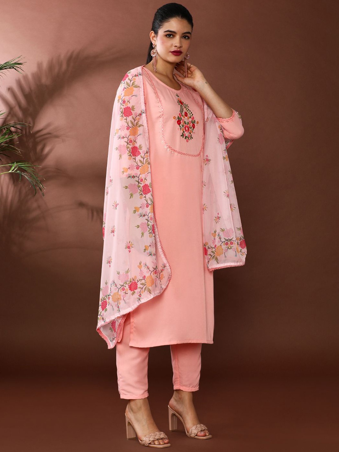 Jaipur Kurti Women Floral Embroidered Regular Thread Work Kurta with Trousers & With Dupatta, Pink
Jaipur Kurti Women Floral Embroidered Regular Thread Work Kurta with Trousers & With Dupatta, Pink