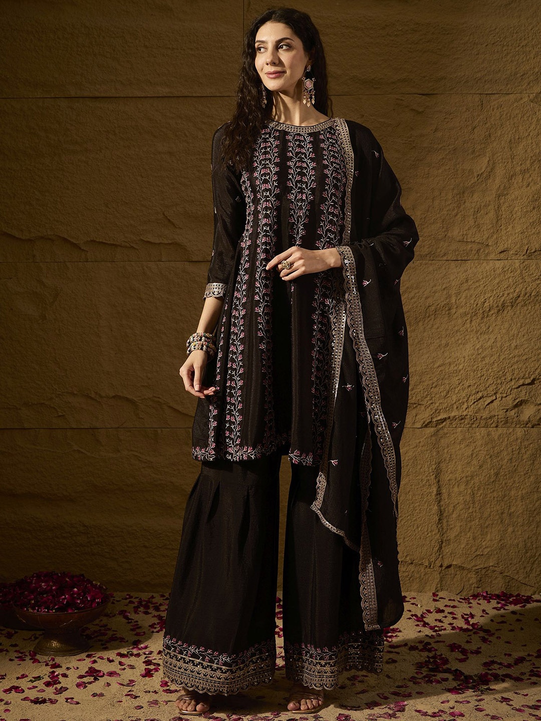 Miss Ethnik Women Ethnic Motifs Embroidered Regular Thread Work Kurta with Sharara & With Dupatta, Black
Miss Ethnik Women Ethnic Motifs Embroidered Regular Thread Work Kurta with Sharara & With Dupatta, Black