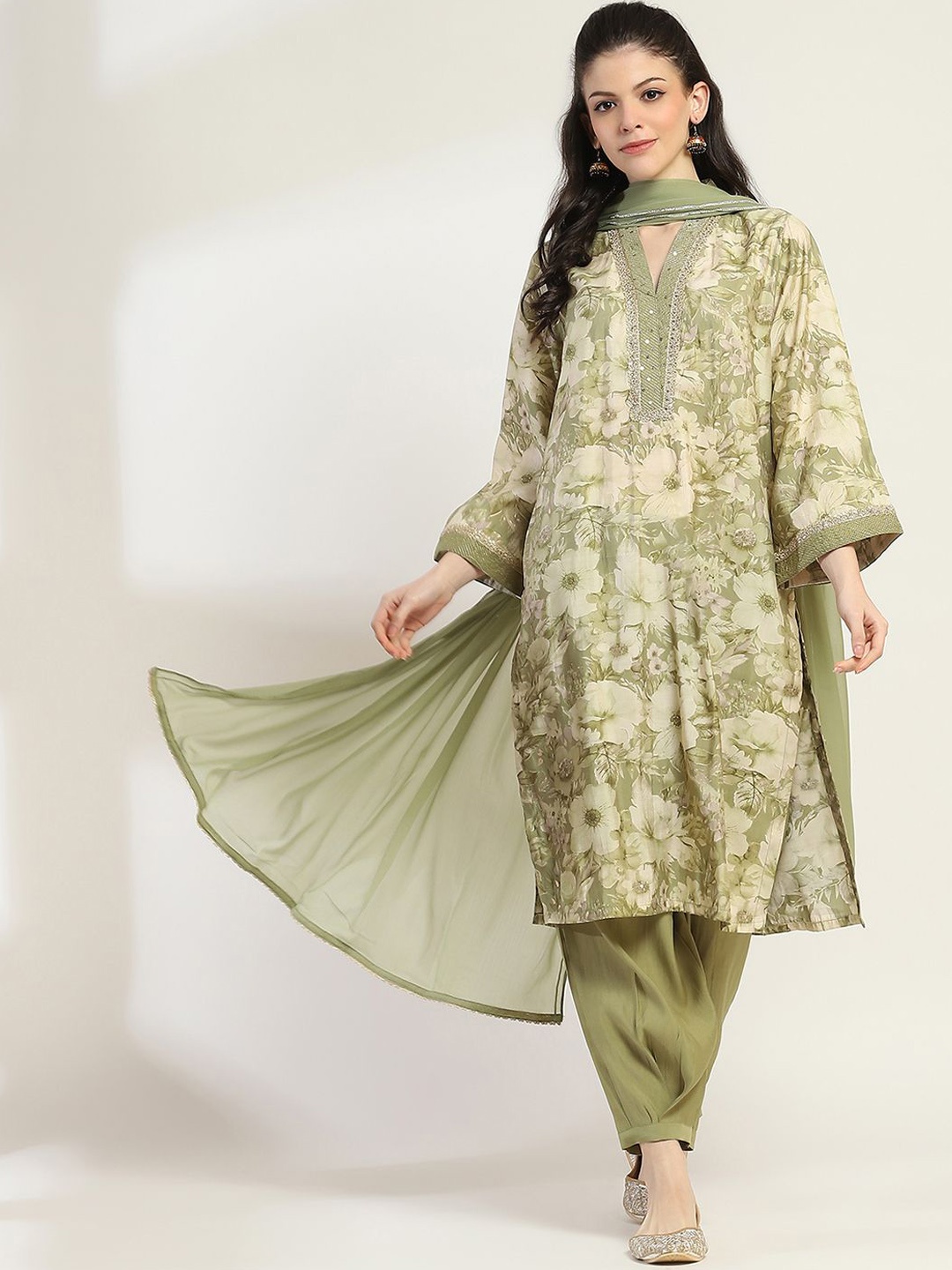 Rangriti Women Floral Printed Regular Sequinned Kurta with Trousers & With Dupatta, Green
Rangriti Women Floral Printed Regular Sequinned Kurta with Trousers & With Dupatta, Green