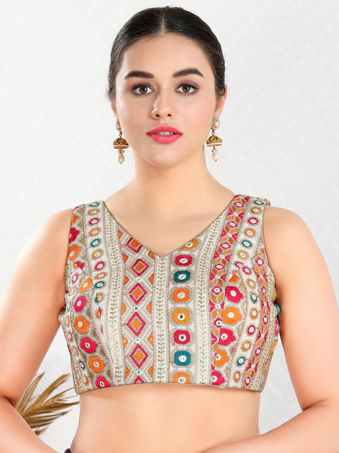 VAMAS - THE DESIGNER BLOUSES Embroidered Silk V- Neck Padded Saree Blouse, Off white
VAMAS - THE DESIGNER BLOUSES Embroidered Silk V- Neck Padded Saree Blouse, Off white