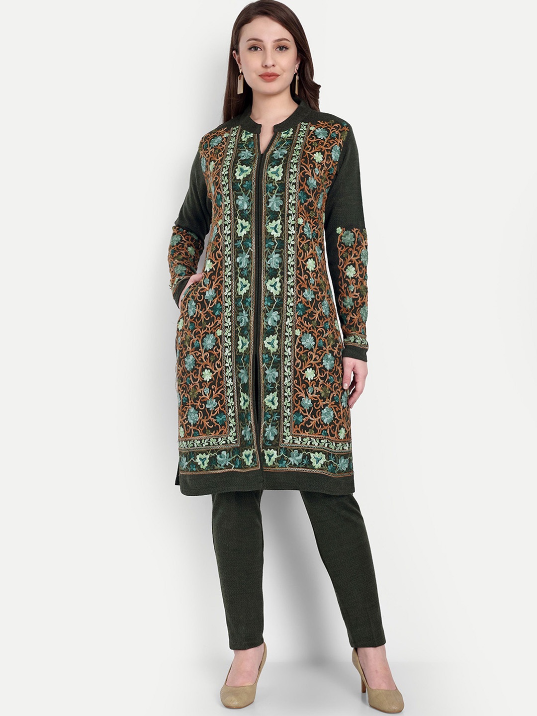 HAUTEMODA Floral Embroidered Thread Work Pure Wool Mandarin Collar Kurta with Palazzos, Green
HAUTEMODA Floral Embroidered Thread Work Pure Wool Mandarin Collar Kurta with Palazzos, Green