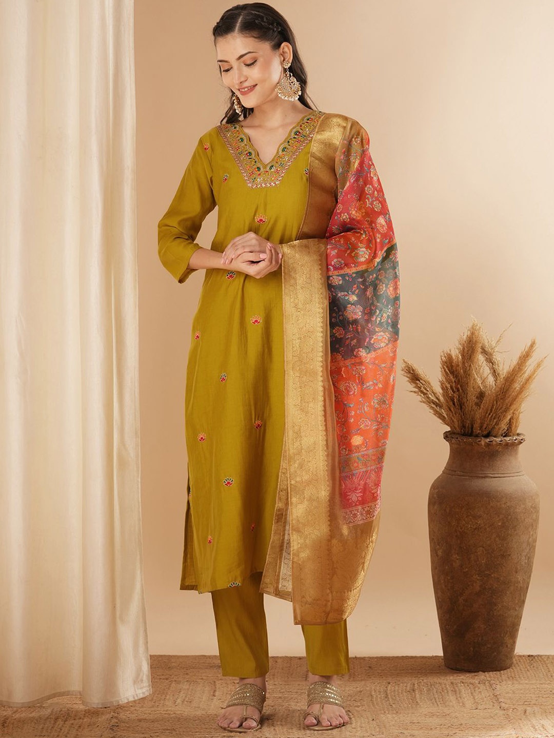 FASHOR Women Floral Embroidered Regular Sequinned Kurta with Trousers & With Dupatta, Mustard
FASHOR Women Floral Embroidered Regular Sequinned Kurta with Trousers & With Dupatta, Mustard