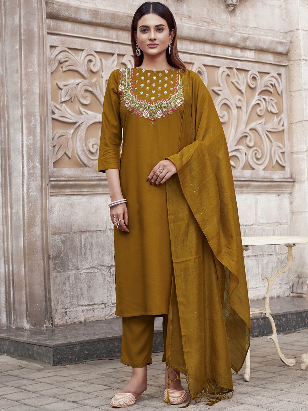 Tikhi Imli Women Floral Yoke Design Regular Thread Work Kurta with Trousers & With Dupatta, Mustard
Tikhi Imli Women Floral Yoke Design Regular Thread Work Kurta with Trousers & With Dupatta, Mustard