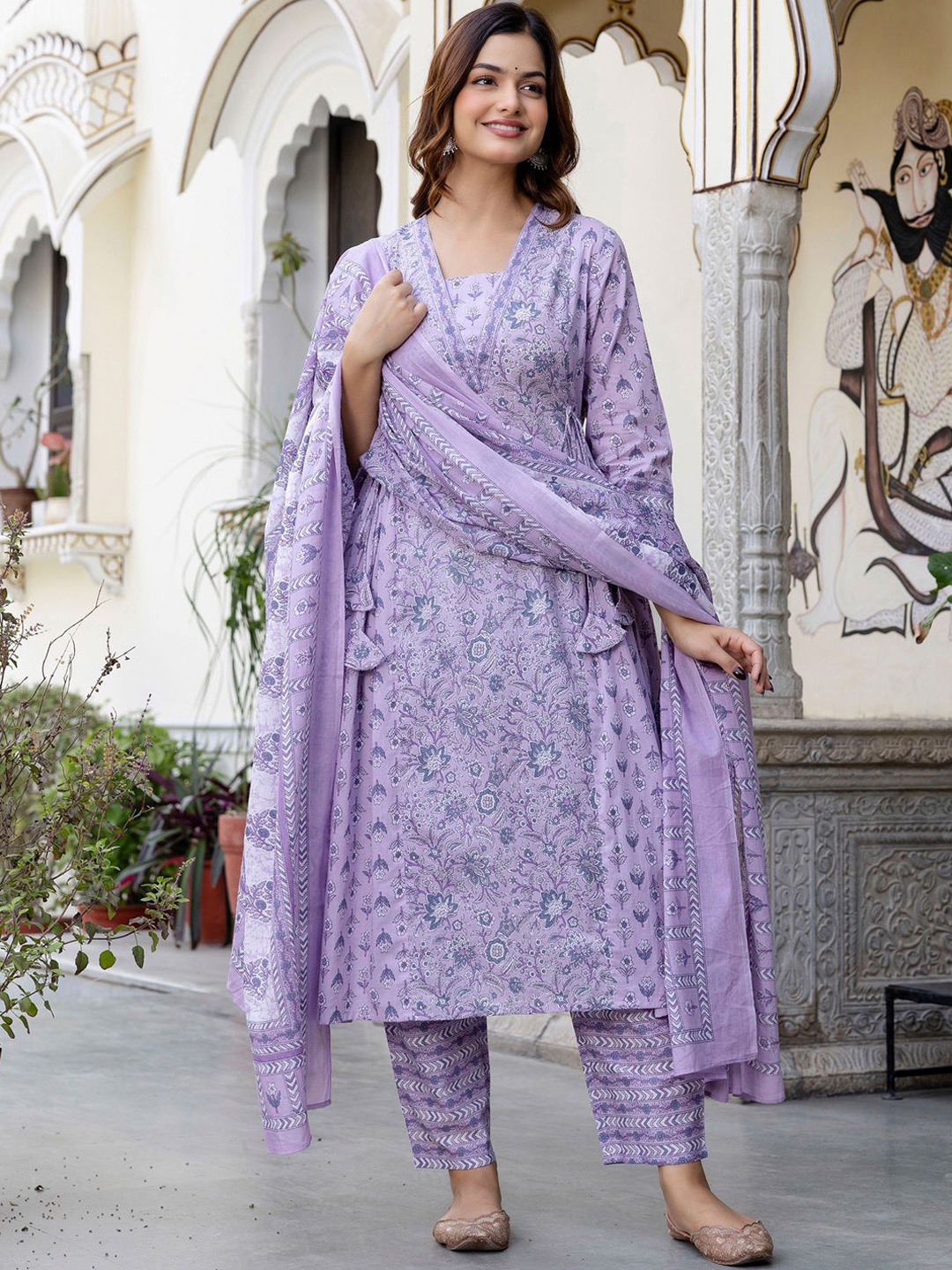 Indo Era Floral Printed Panelled Square Neck Pure Cotton Kurta With Trousers & Dupatta, Lavender
Indo Era Floral Printed Panelled Square Neck Pure Cotton Kurta With Trousers & Dupatta, Lavender