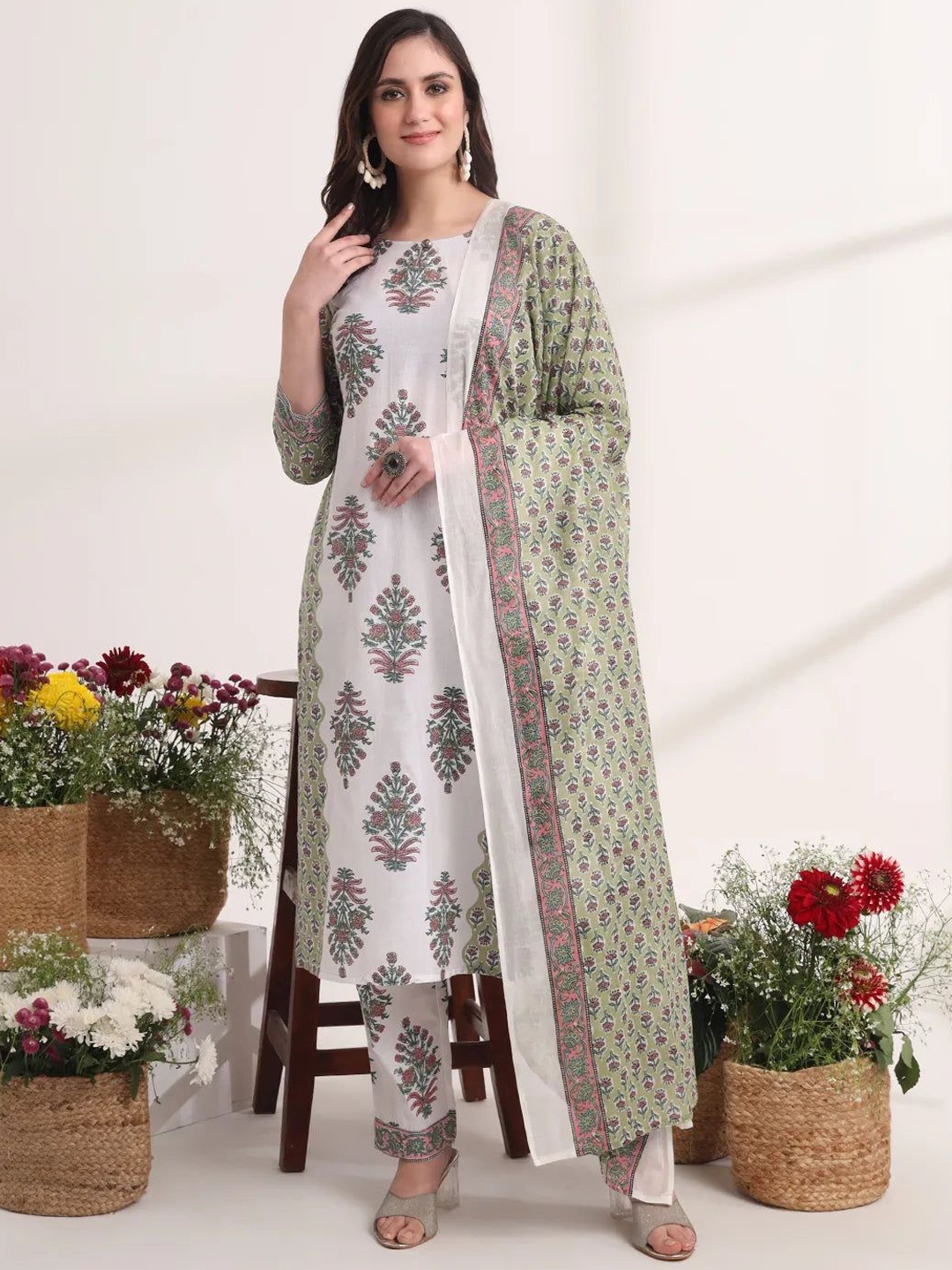 MissKurti Women Floral Printed Regular Pure Cotton Kurta with Trousers & With Dupatta, White
MissKurti Women Floral Printed Regular Pure Cotton Kurta with Trousers & With Dupatta, White