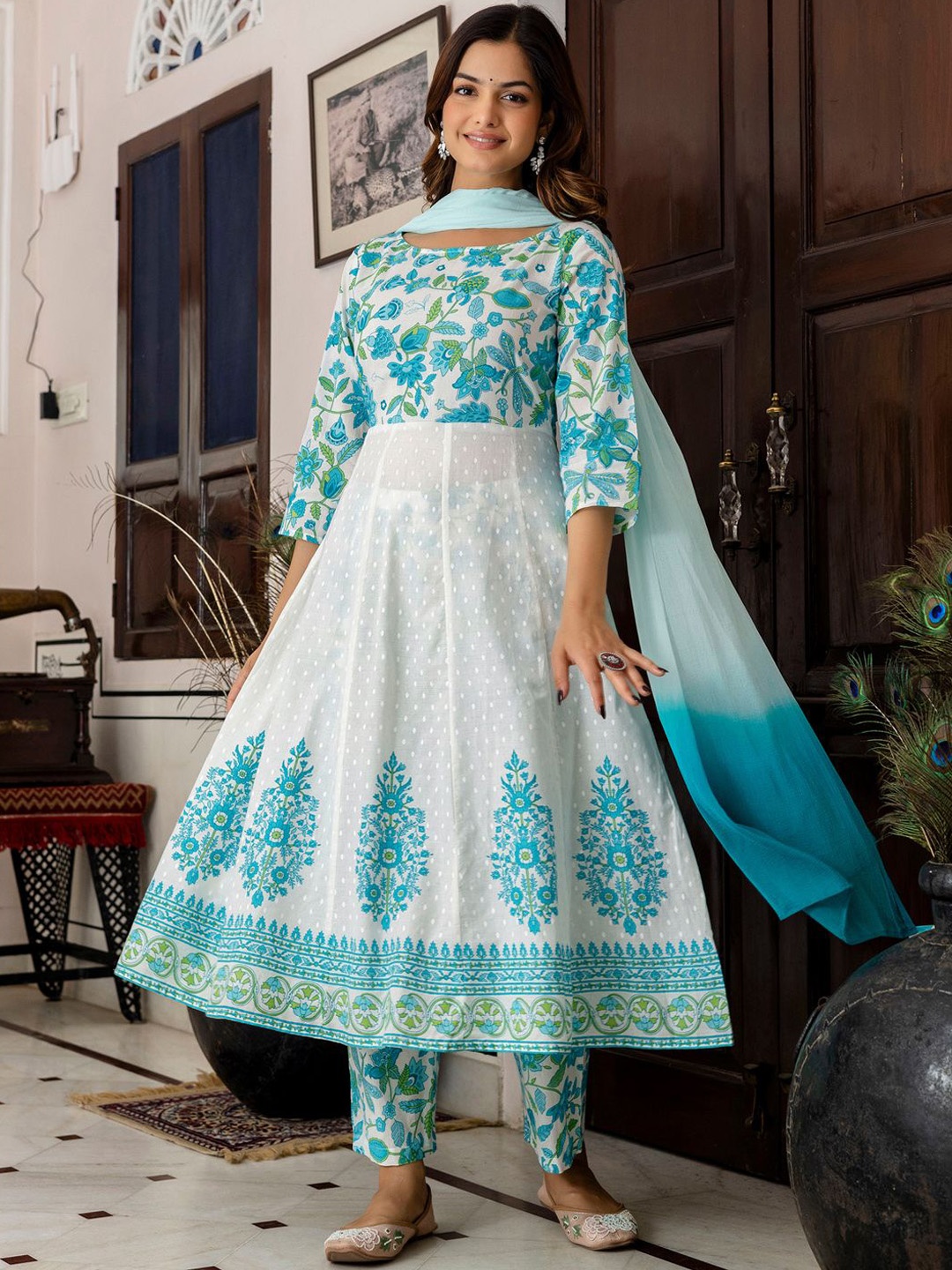 Indo Era Women Floral Printed Regular Pure Cotton Kurta with Trousers & With Dupatta, White
Indo Era Women Floral Printed Regular Pure Cotton Kurta with Trousers & With Dupatta, White