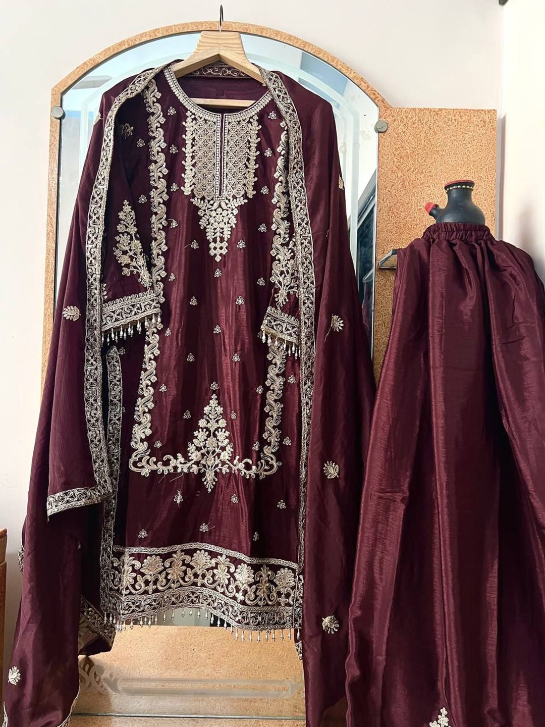 ZIBLON Women Ethnic Motifs Embroidered Regular Thread Work Kurta with Palazzos & With Dupatta, Brown
ZIBLON Women Ethnic Motifs Embroidered Regular Thread Work Kurta with Palazzos & With Dupatta, Brown