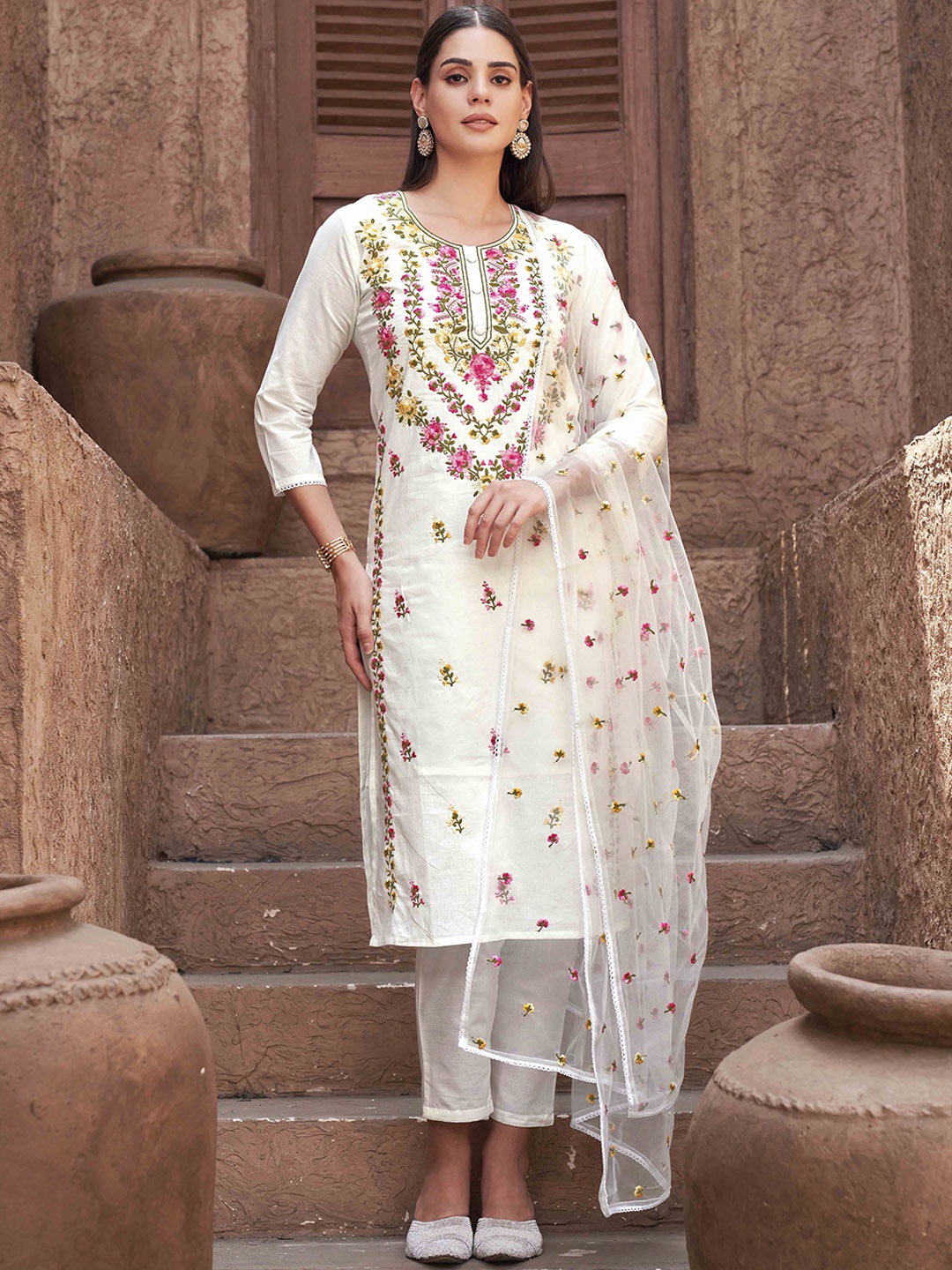 Tikhi Imli Women Embroidered Regular Thread Work Pure Cotton Kurta with Trousers & With Dupatta, White
Tikhi Imli Women Embroidered Regular Thread Work Pure Cotton Kurta with Trousers & With Dupatta, White