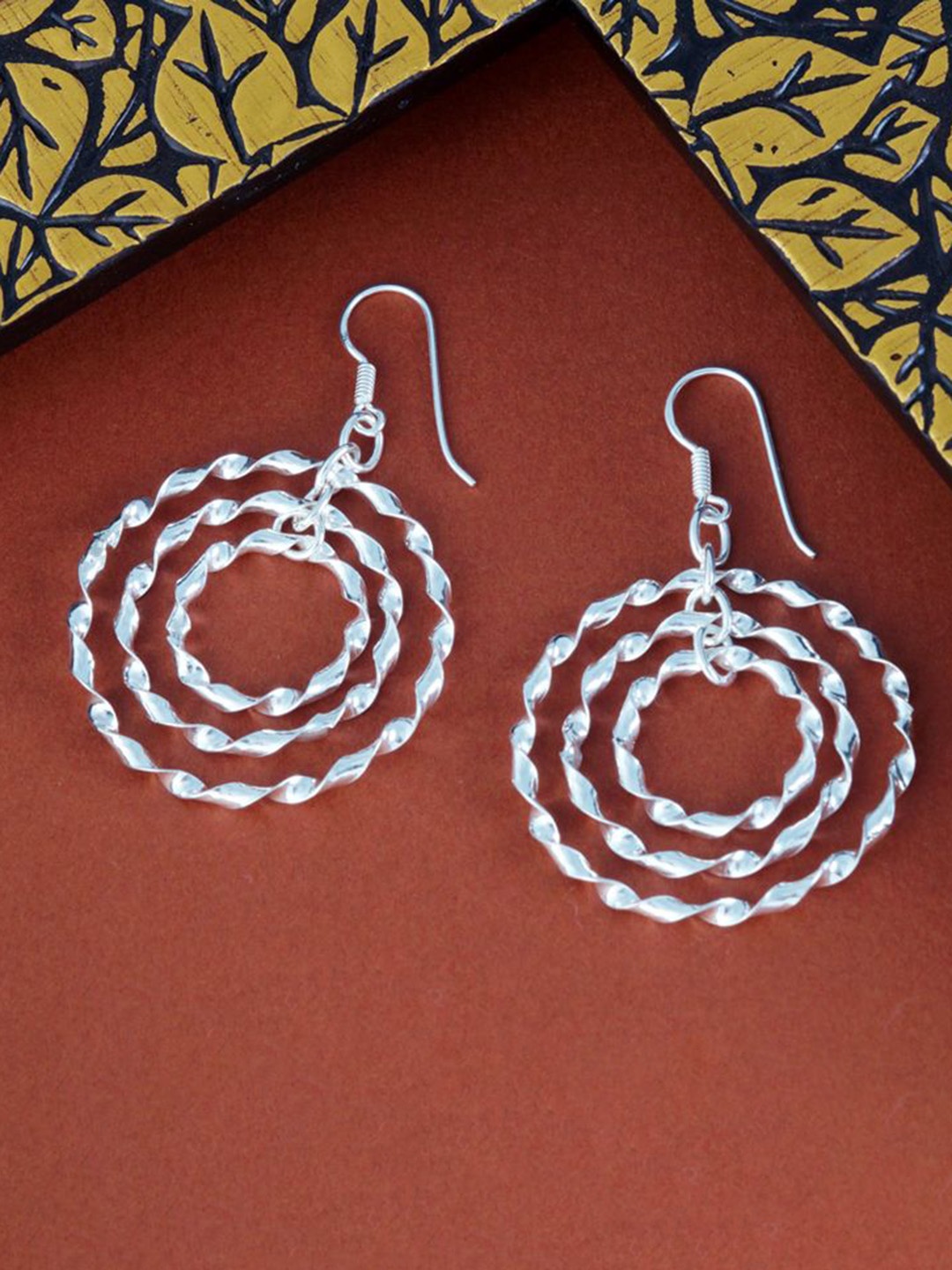 Tuanz Silver Jewelry 925 Sterling Silver Rhodium-Plated Circular Shaped Drop Earrings
Tuanz Silver Jewelry 925 Sterling Silver Rhodium-Plated Circular Shaped Drop Earrings