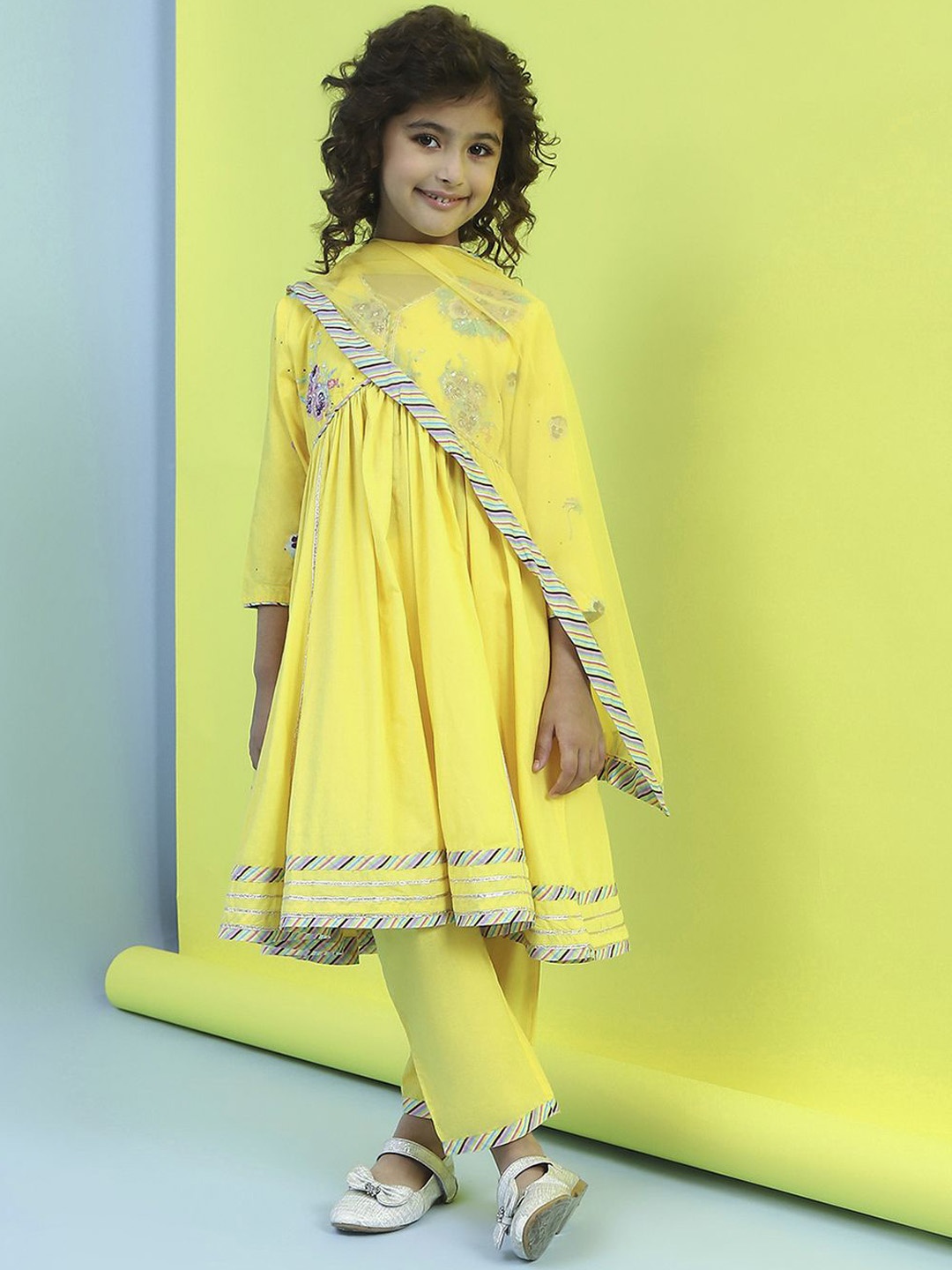 Biba Girls Floral Embroidered Sequinned Pure Cotton Empire Kurta With Trouser & Dupatta, Yellow
Biba Girls Floral Embroidered Sequinned Pure Cotton Empire Kurta With Trouser & Dupatta, Yellow