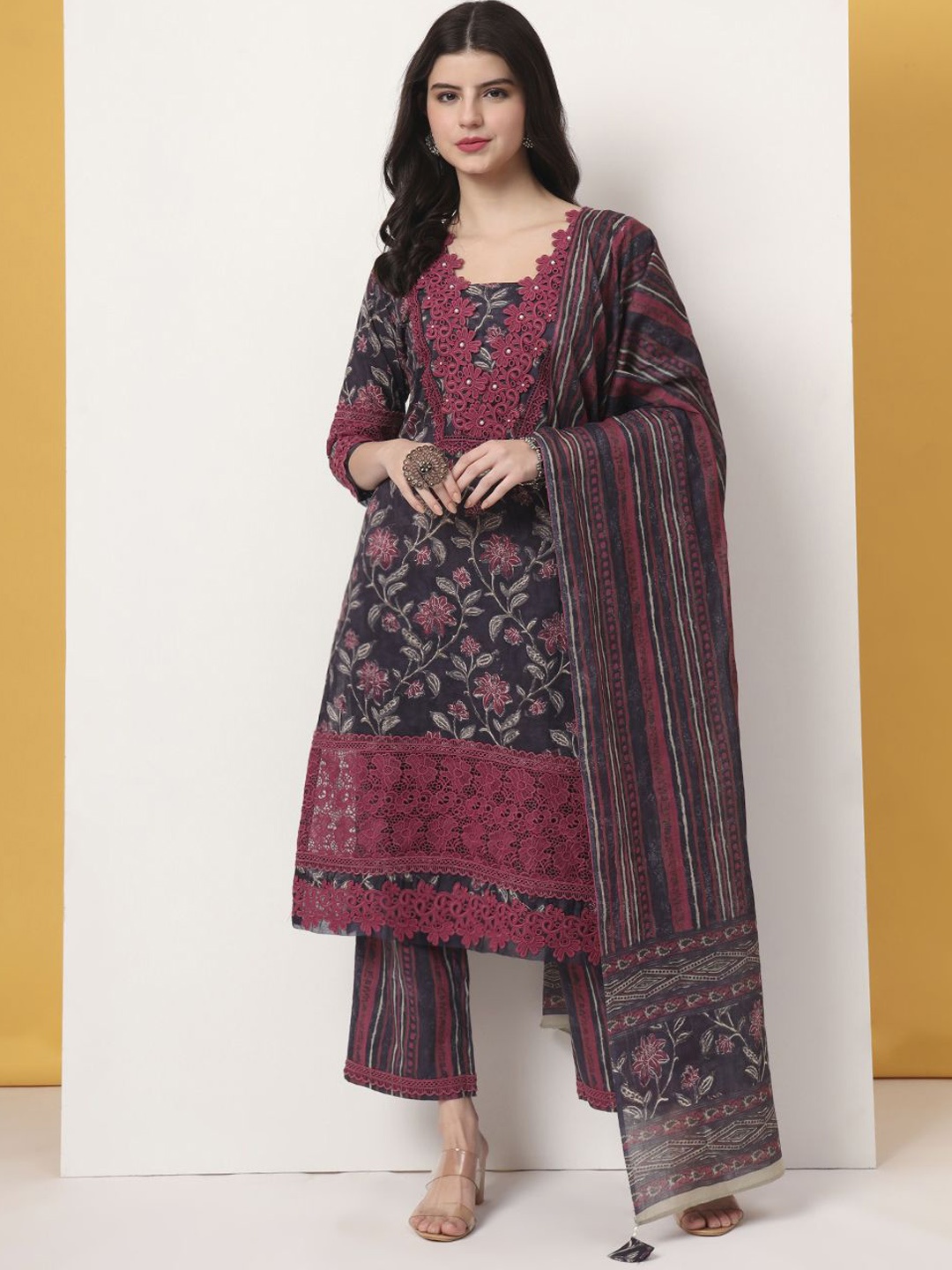 Yufta Women Floral Printed Regular Thread Work Pure Cotton Kurta with Trousers & With Dupatta, Purple
Yufta Women Floral Printed Regular Thread Work Pure Cotton Kurta with Trousers & With Dupatta, Purple