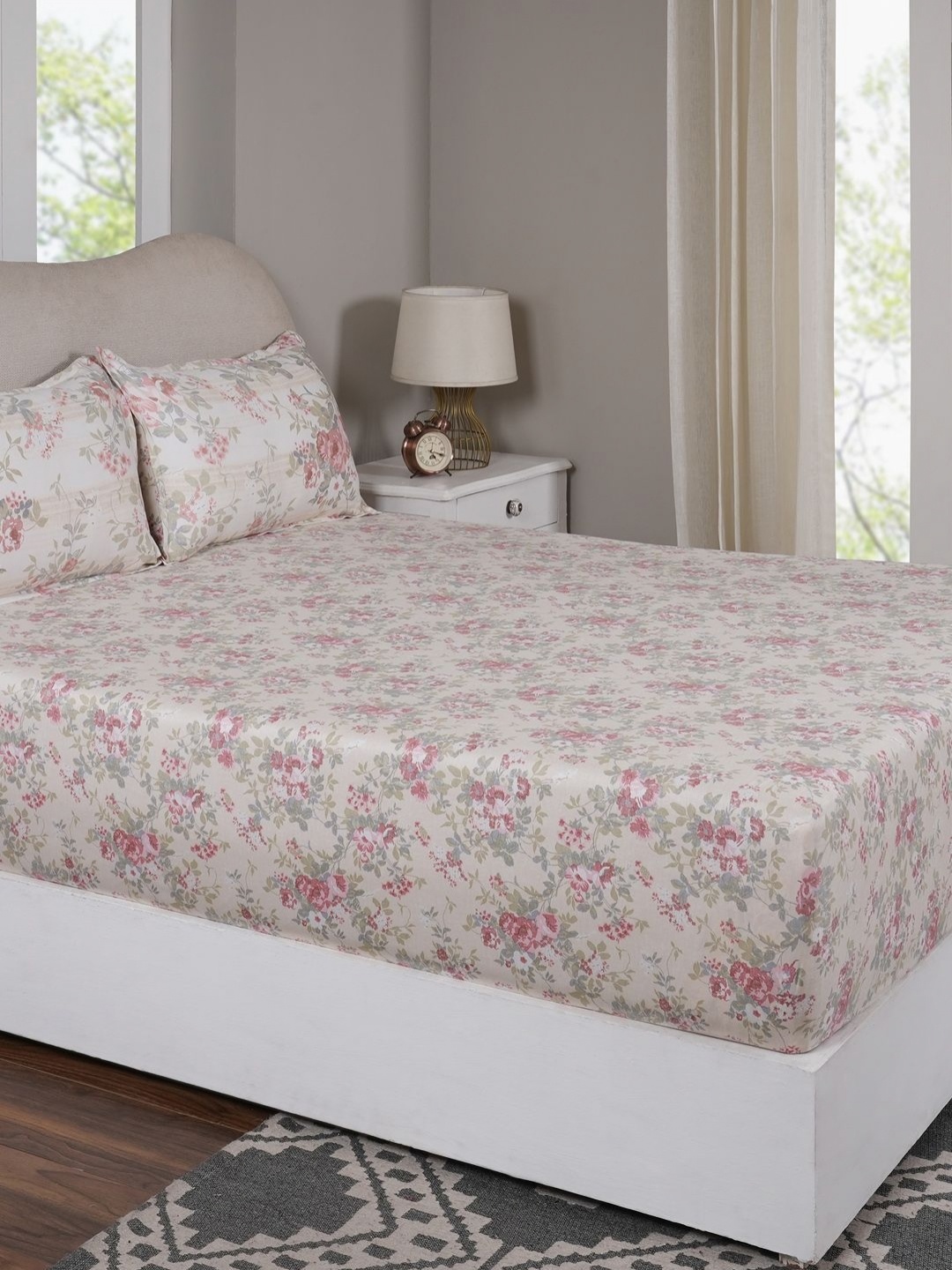 MASPAR Red Floral Printed Pure Cotton 300 TC Single Fitted Bedsheet Set 91 m x 1.83 m
MASPAR Red Floral Printed Pure Cotton 300 TC Single Fitted Bedsheet Set 91 m x 1.83 m