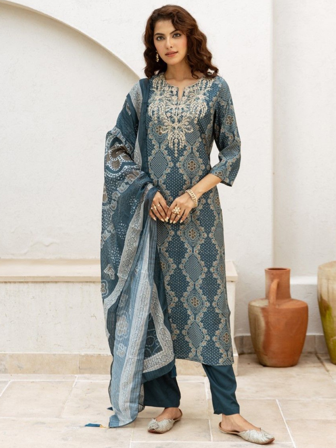 AUTUMN LANE Ethnic Motifs Embroidered Cotton Silk Straight Kurta with Trousers & Dupatta, Blue
AUTUMN LANE Ethnic Motifs Embroidered Cotton Silk Straight Kurta with Trousers & Dupatta, Blue