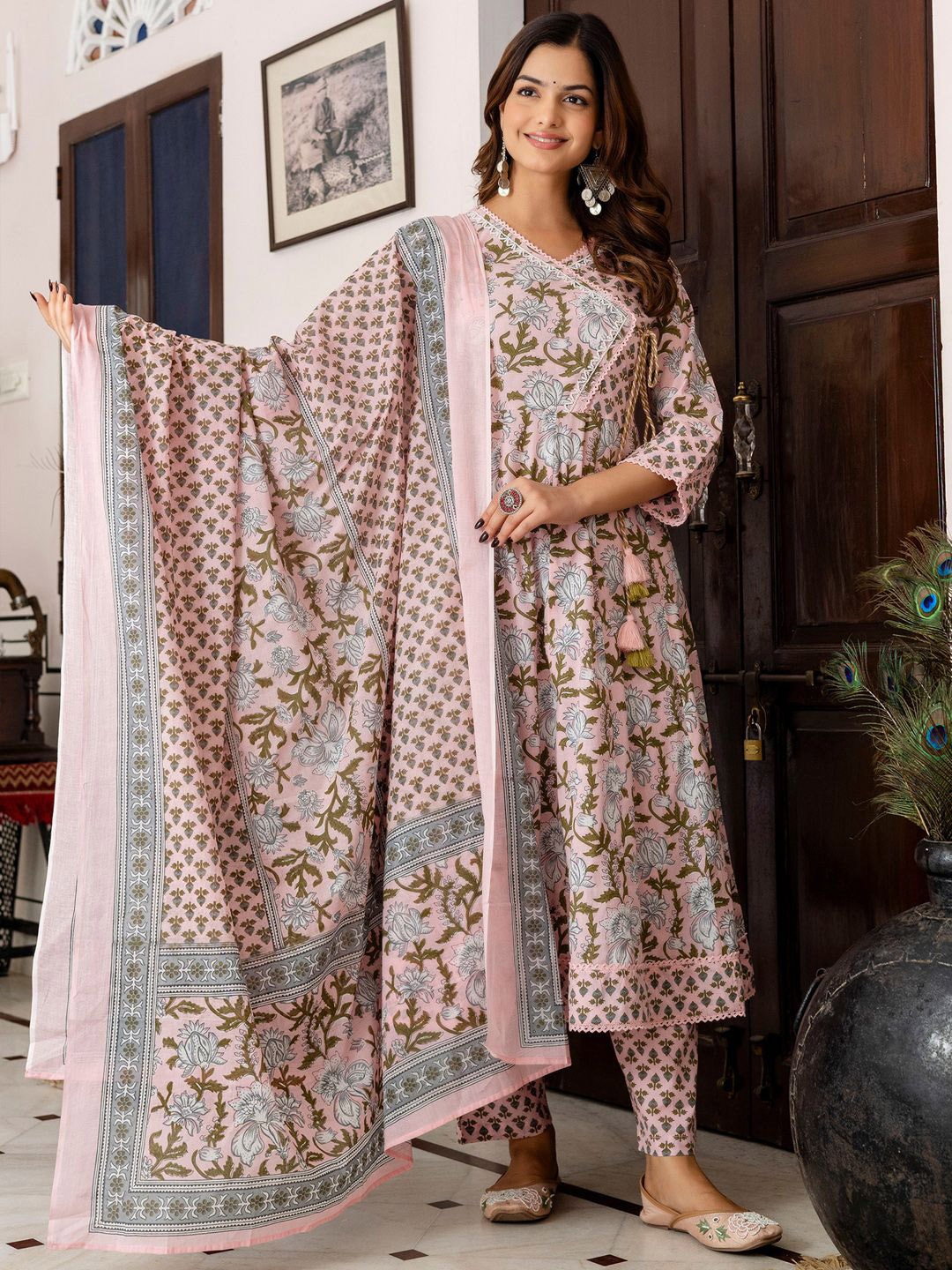 Indo Era Women Floral Printed Regular Beads and Stones Pure Cotton Kurta with Trousers & With Dupatta, Pink
Indo Era Women Floral Printed Regular Beads and Stones Pure Cotton Kurta with Trousers & With Dupatta, Pink