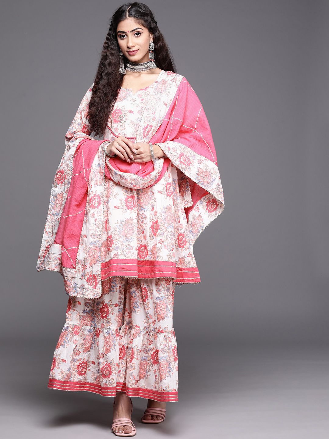 DIVASTRI Women Floral Embroidered Regular Gotta Patti Pure Cotton Kurta with Sharara & With Dupatta, Pink
DIVASTRI Women Floral Embroidered Regular Gotta Patti Pure Cotton Kurta with Sharara & With Dupatta, Pink