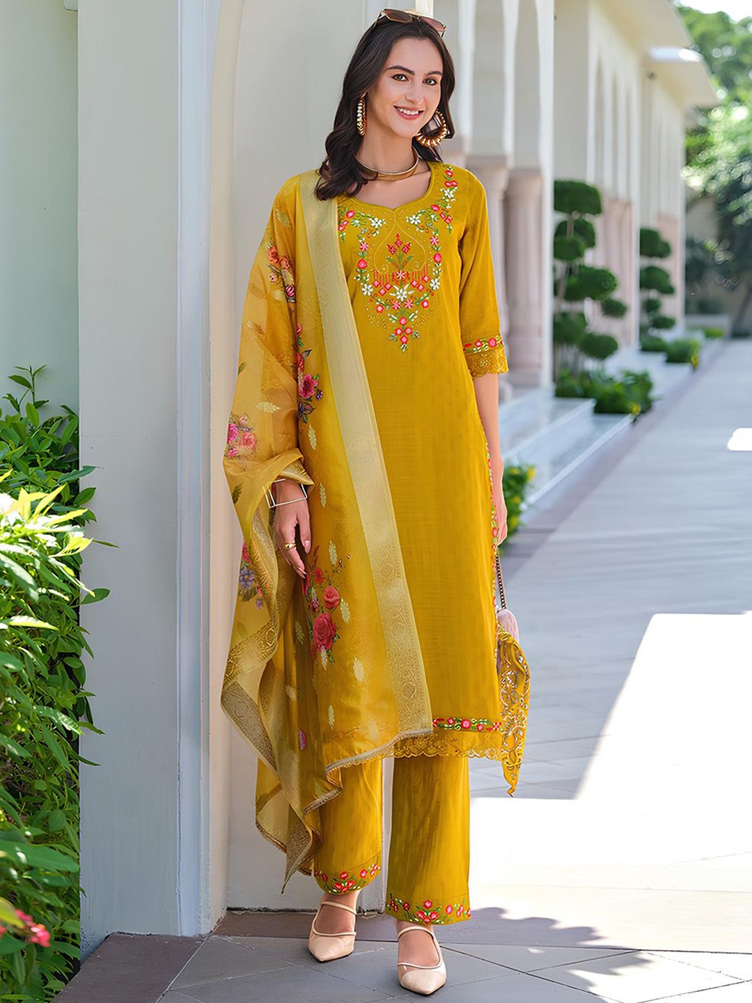 Varanga Women Floral Embroidered Regular Thread Work Kurta with Trousers & With Dupatta, Mustard
Varanga Women Floral Embroidered Regular Thread Work Kurta with Trousers & With Dupatta, Mustard