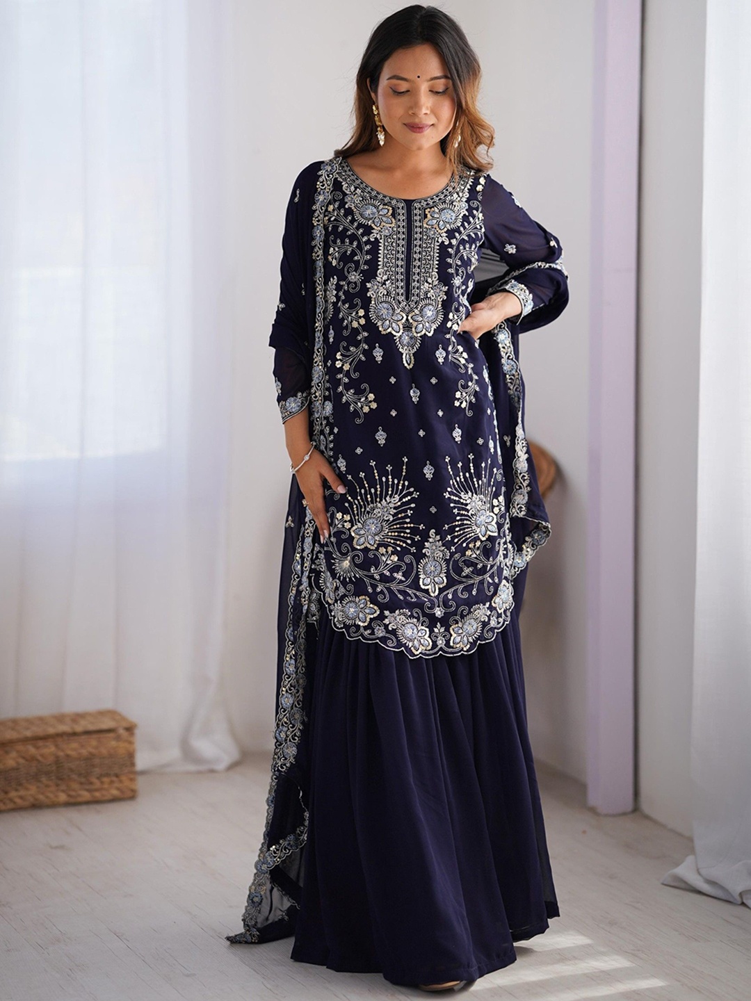 DIVASTRI Women Ethnic Motifs Embroidered Regular Sequinned Kurta with Sharara & With Dupatta, Navy blue
DIVASTRI Women Ethnic Motifs Embroidered Regular Sequinned Kurta with Sharara & With Dupatta, Navy blue