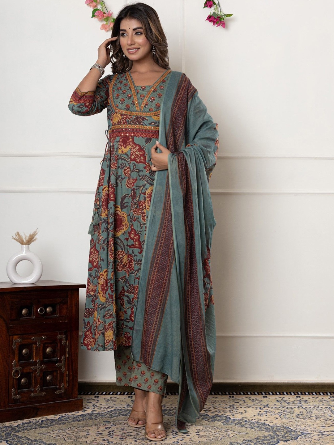 Swasti Women Floral Printed Regular Sequinned Pure Cotton Kurta with Trousers & With Dupatta, Green
Swasti Women Floral Printed Regular Sequinned Pure Cotton Kurta with Trousers & With Dupatta, Green