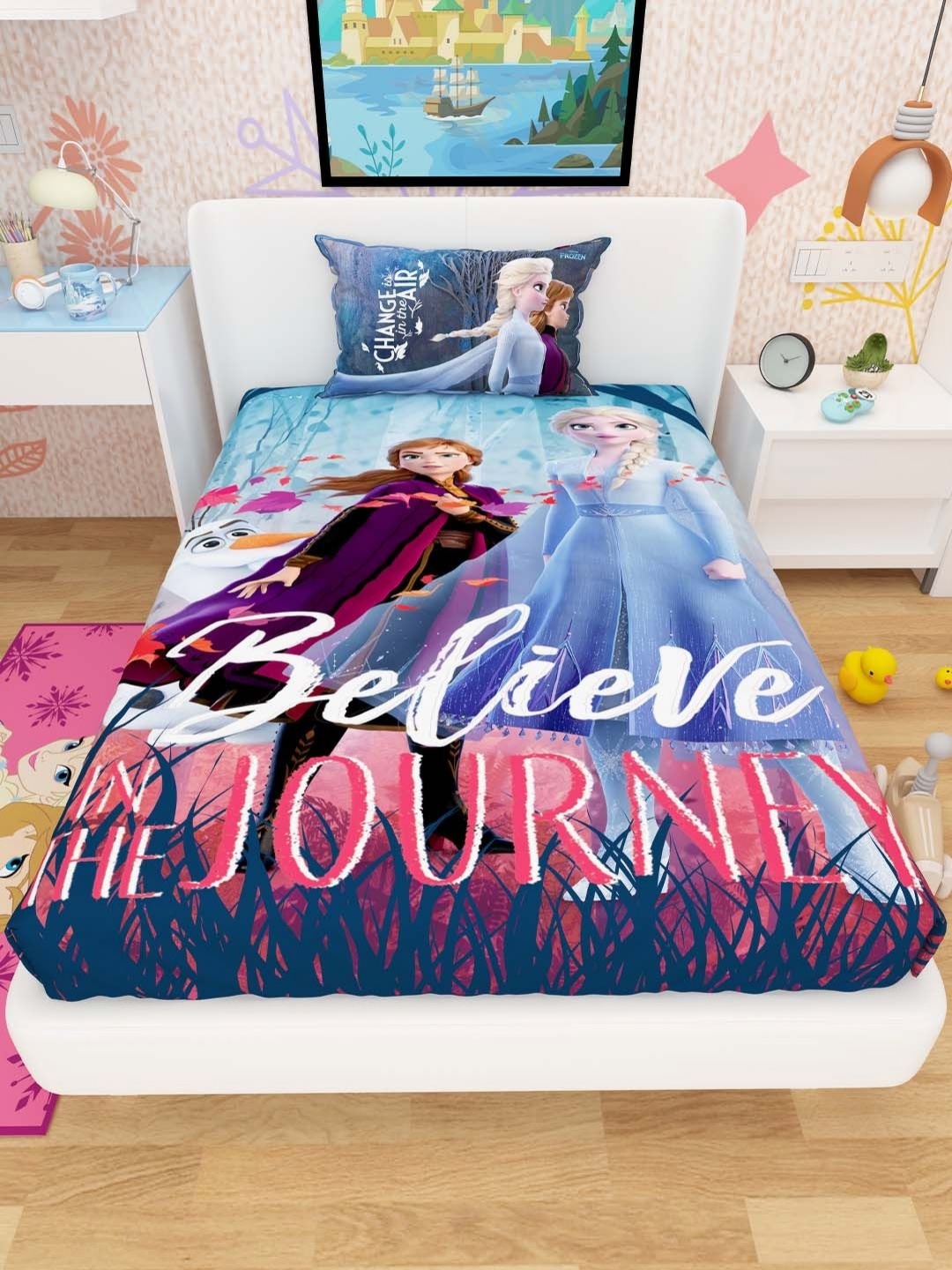 Athom Living Blue & White Printed 180 TC Cotton Single Bedsheet Set 1.48 m x 2.23 m
Athom Living Blue & White Printed 180 TC Cotton Single Bedsheet Set 1.48 m x 2.23 m