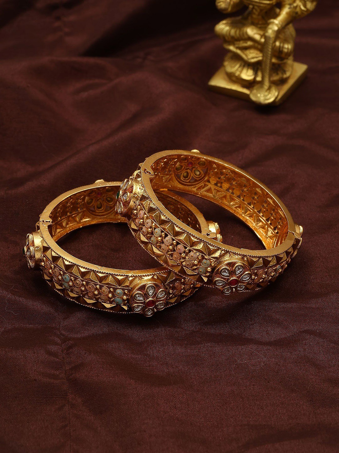 Exotic India Set Of 2 Floral Design Stone Studded Openable Pair Of Bangles In Copper, Gold
Exotic India Set Of 2 Floral Design Stone Studded Openable Pair Of Bangles In Copper, Gold