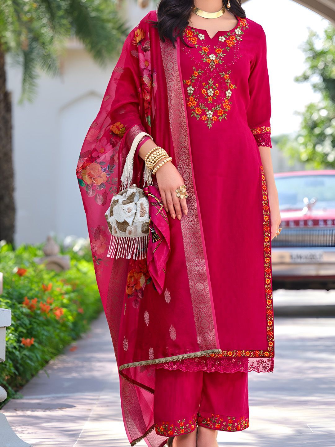 Varanga Women Floral Embroidered Regular Thread Work Kurta with Trousers & With Dupatta, Pink
Varanga Women Floral Embroidered Regular Thread Work Kurta with Trousers & With Dupatta, Pink
