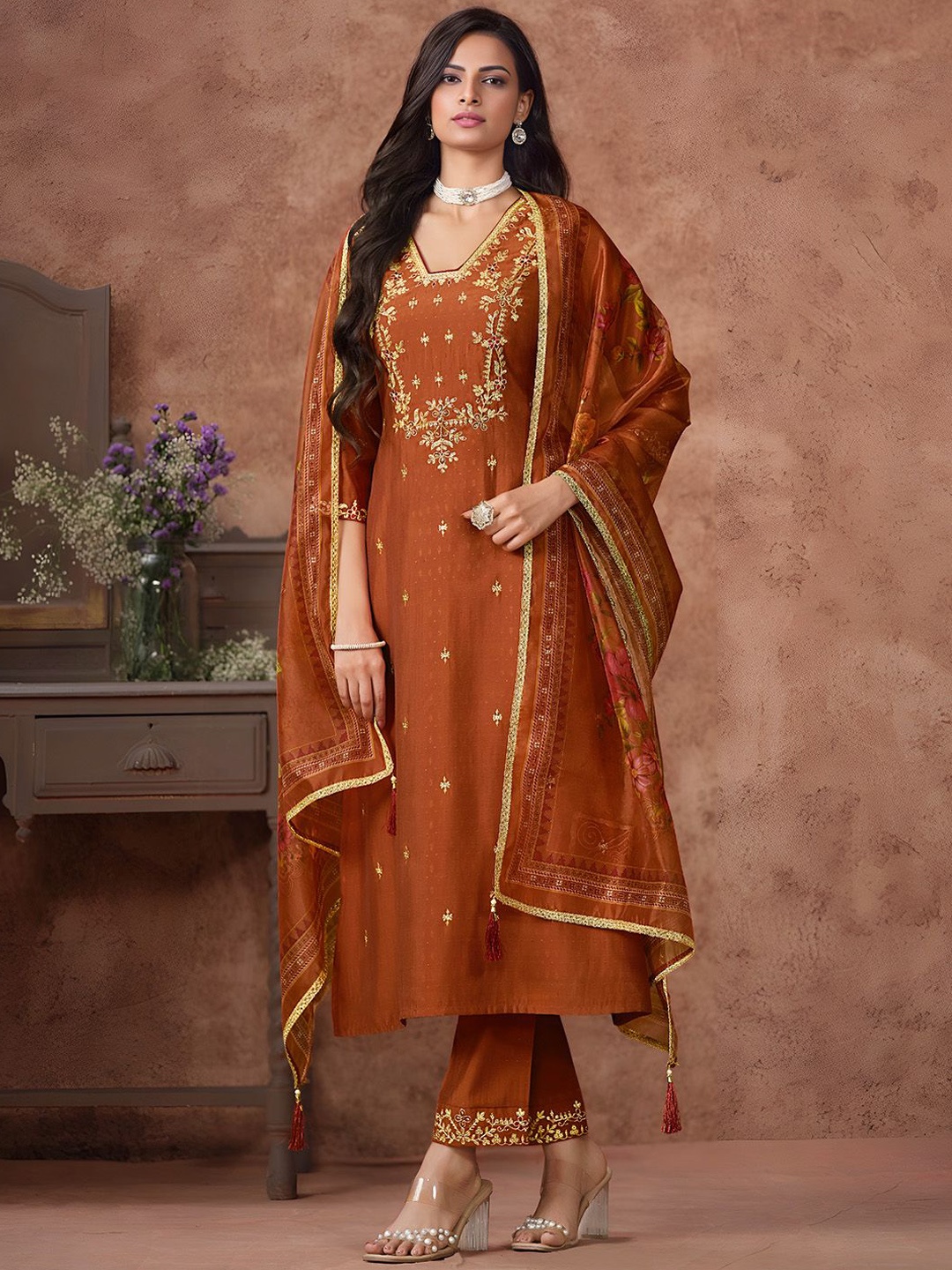Varanga Women Floral Embroidered Regular Thread Work Kurta with Trousers & With Dupatta, Rust
Varanga Women Floral Embroidered Regular Thread Work Kurta with Trousers & With Dupatta, Rust