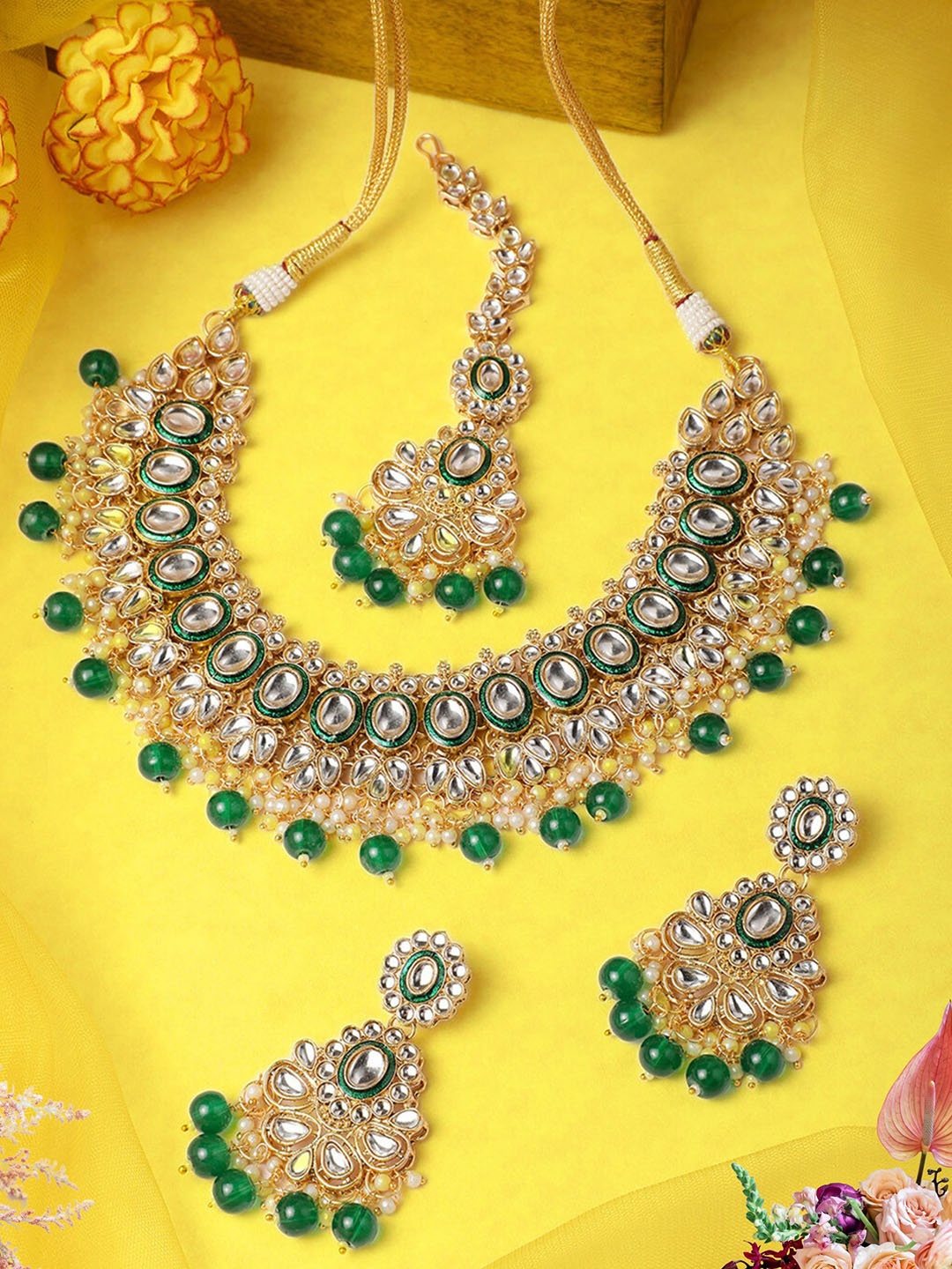 ORANGENYSHA 22K Gold-Plated Kundan & Pearl Beaded Jewellery Set With Mangtikka, Green
ORANGENYSHA 22K Gold-Plated Kundan & Pearl Beaded Jewellery Set With Mangtikka, Green