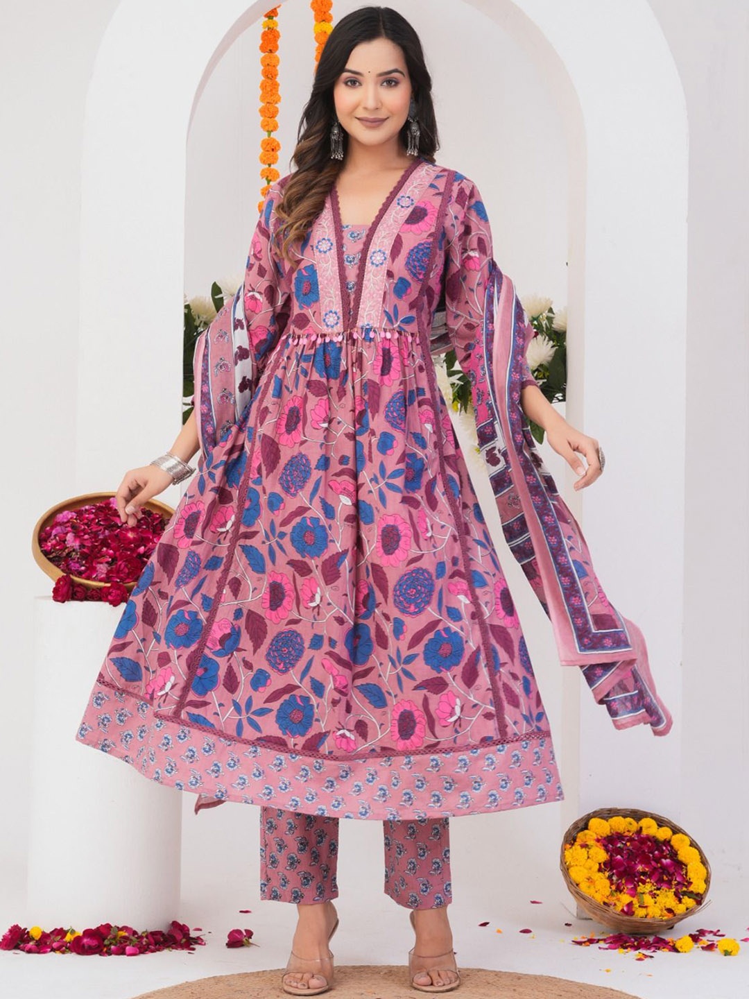 AUTUMN LANE Women Floral Printed Regular Pure Cotton Kurta with Trousers & With Dupatta, Pink
AUTUMN LANE Women Floral Printed Regular Pure Cotton Kurta with Trousers & With Dupatta, Pink