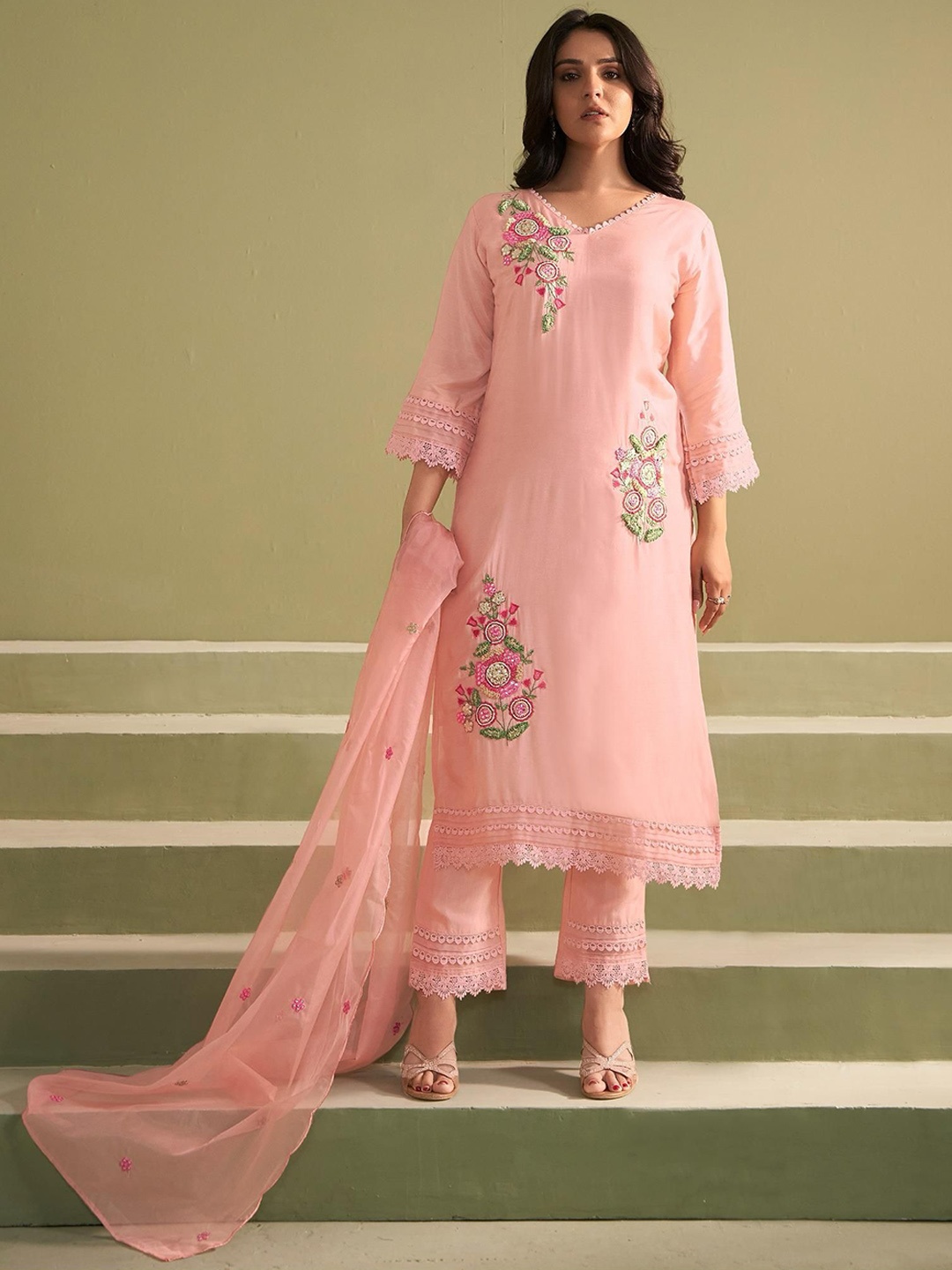 AUTUMN LANE Women Floral Embroidered Regular Thread Work Kurta with Trousers & With Dupatta, Pink
AUTUMN LANE Women Floral Embroidered Regular Thread Work Kurta with Trousers & With Dupatta, Pink