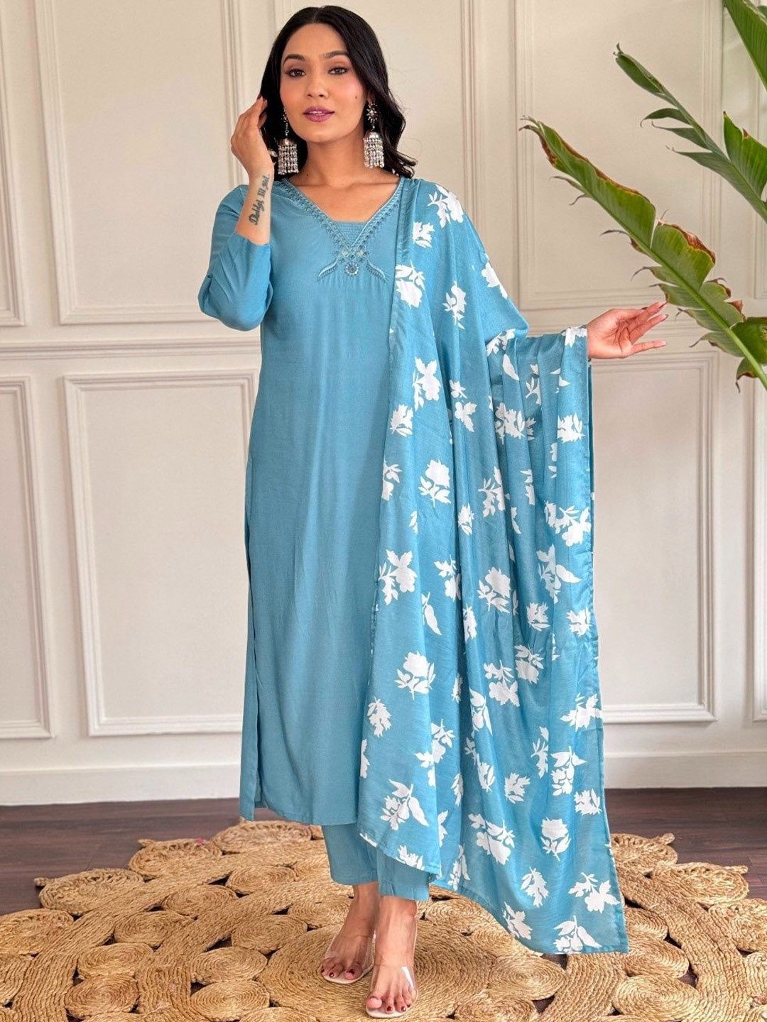 TOOCHKI Women Embroidered Regular Thread Work Chanderi Silk Kurta with Palazzos & With Dupatta, Blue
TOOCHKI Women Embroidered Regular Thread Work Chanderi Silk Kurta with Palazzos & With Dupatta, Blue