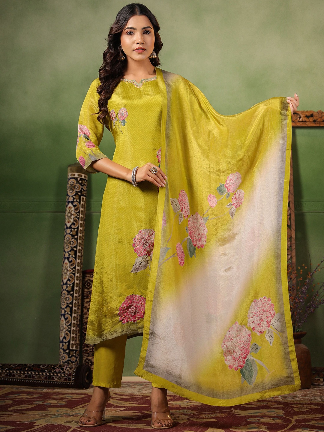HOUSE OF MORA Floral Printed Sequinned Round Neck Kurta with Trousers & Dupatta, Green
HOUSE OF MORA Floral Printed Sequinned Round Neck Kurta with Trousers & Dupatta, Green