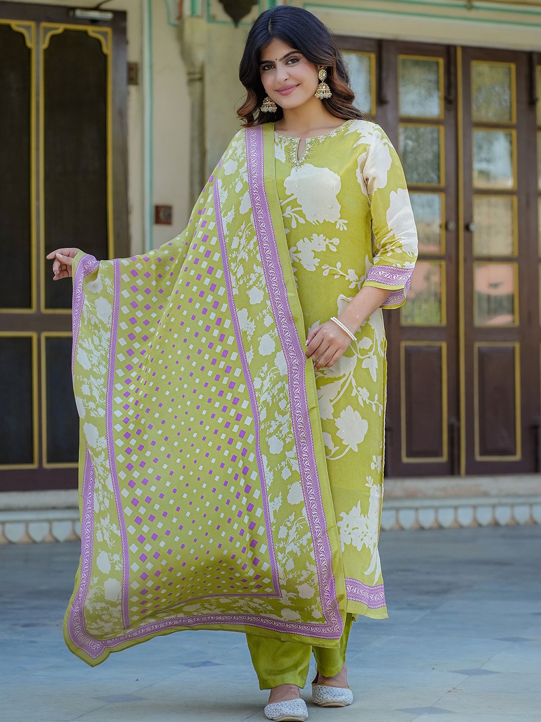 HOUSE OF MORA Floral Printed Beads And Stones Round Neck Kurta with Trousers & Dupatta, Green
HOUSE OF MORA Floral Printed Beads And Stones Round Neck Kurta with Trousers & Dupatta, Green
