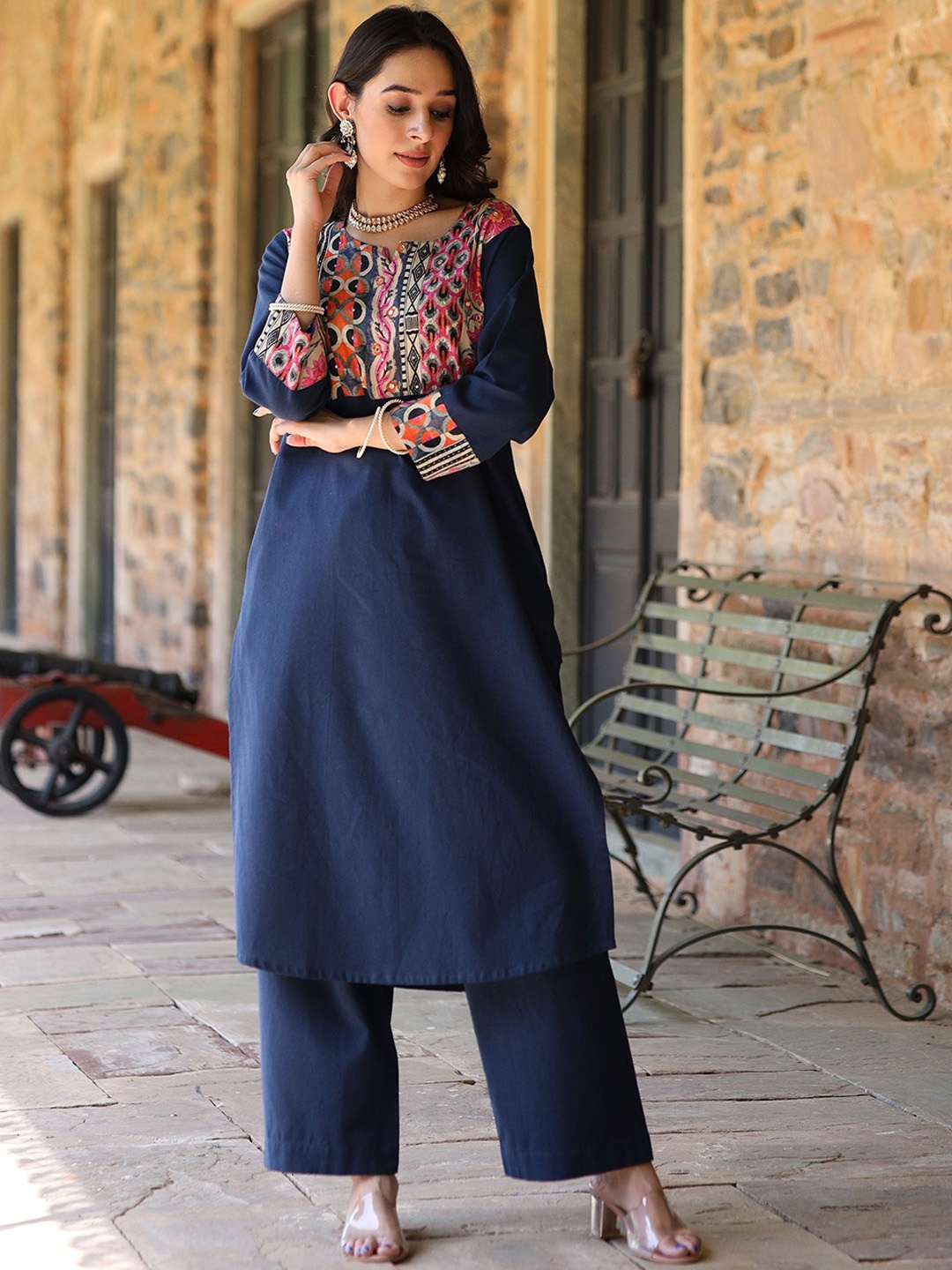 HOUSE OF MORA Geometric Printed Sequinned Notch Neck Straight Kurta with Trousers, Teal
HOUSE OF MORA Geometric Printed Sequinned Notch Neck Straight Kurta with Trousers, Teal