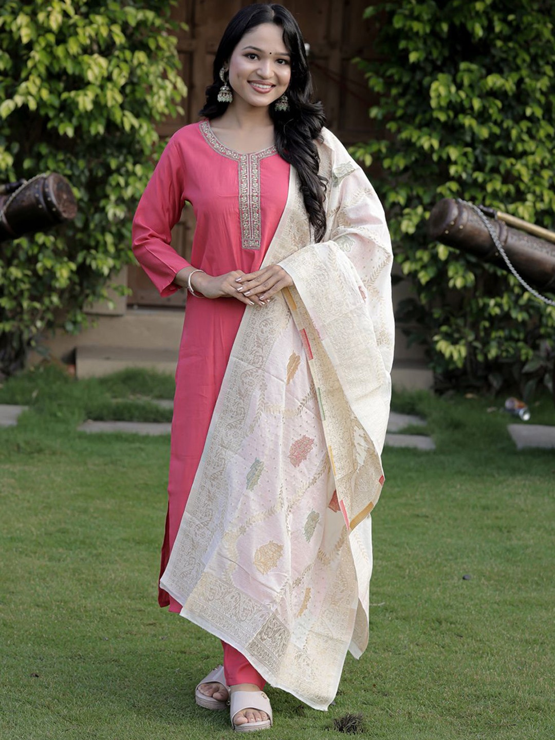 TOOCHKI Women Yoke Design Regular Chanderi Silk Kurta with Trousers & With Dupatta, Pink
TOOCHKI Women Yoke Design Regular Chanderi Silk Kurta with Trousers & With Dupatta, Pink