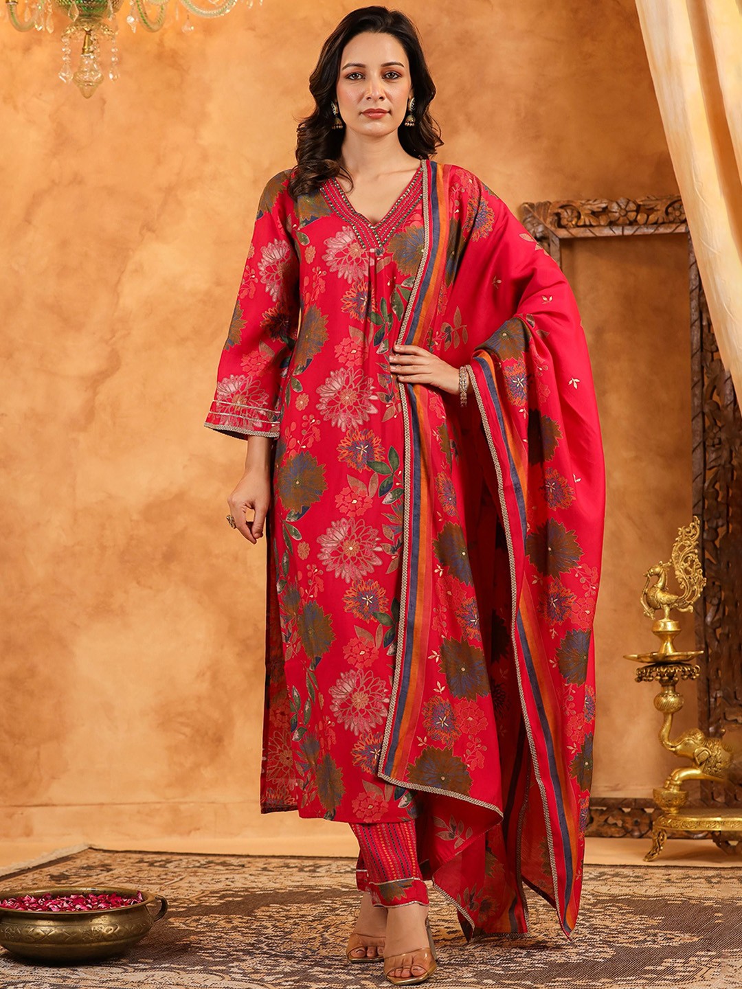 HOUSE OF MORA Floral Printed Sequinned V-Neck Straight Kurta with Trousers & Dupatta, Pink
HOUSE OF MORA Floral Printed Sequinned V-Neck Straight Kurta with Trousers & Dupatta, Pink