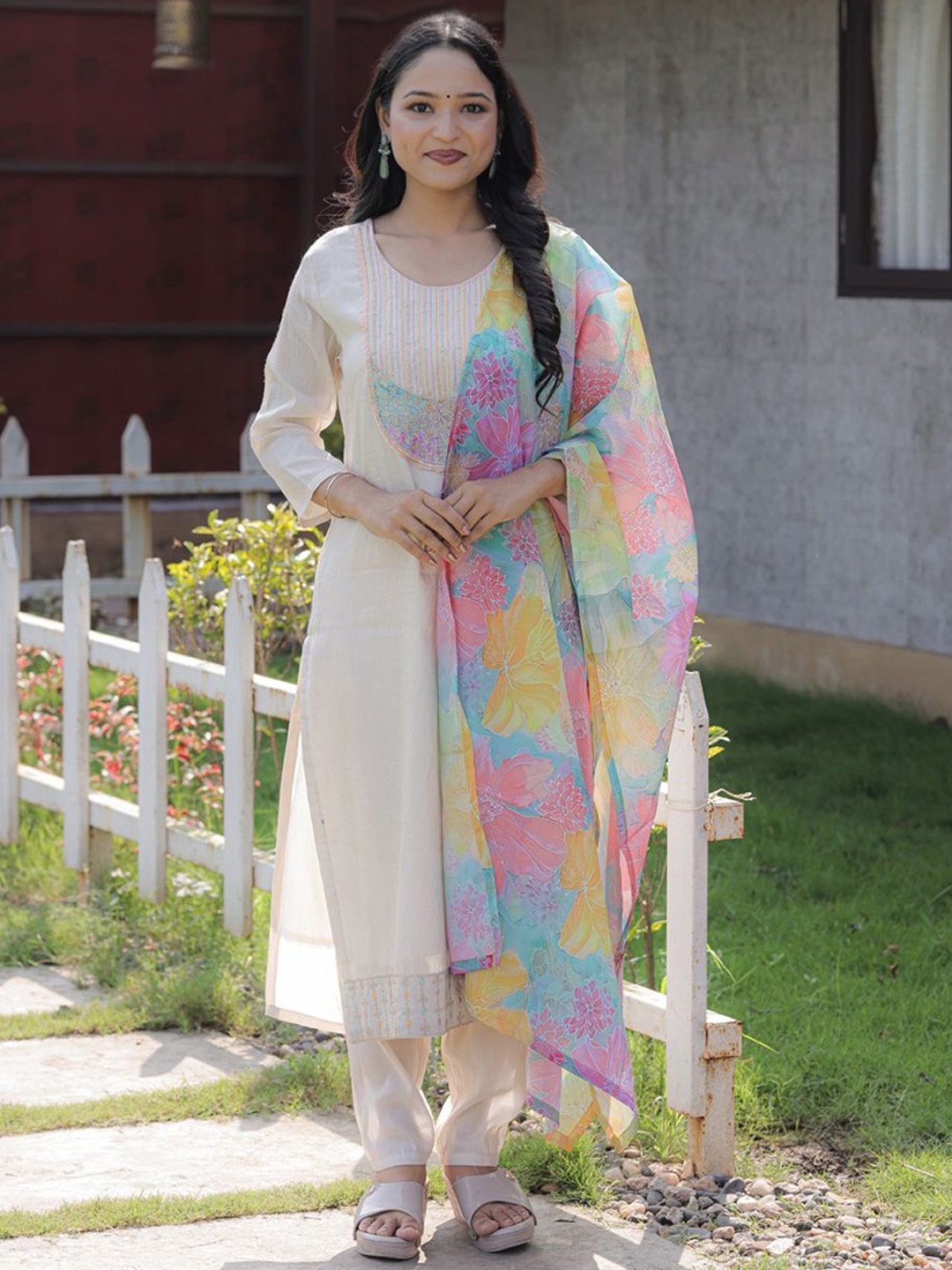 TOOCHKI Women Embroidered Regular Thread Work Pure Silk Kurta with Palazzos & With Dupatta, Cream
TOOCHKI Women Embroidered Regular Thread Work Pure Silk Kurta with Palazzos & With Dupatta, Cream
