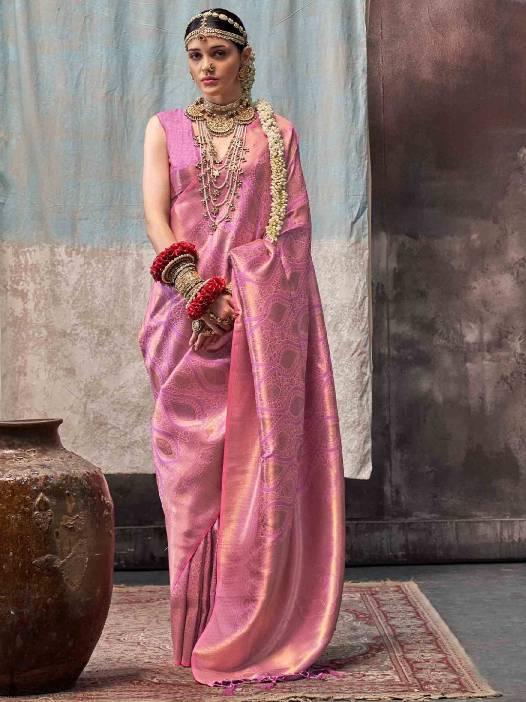 DIVASTRI Woven Design Zari Saree With Unstitched Blouse Piece, Pink
DIVASTRI Woven Design Zari Saree With Unstitched Blouse Piece, Pink