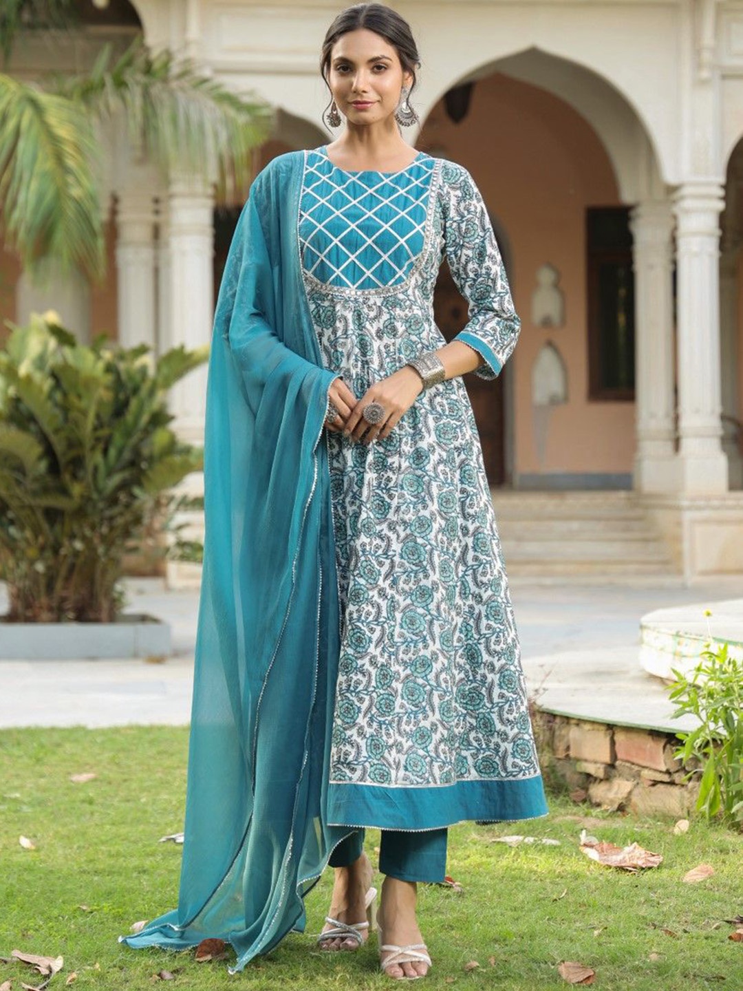AURIELLA Women Floral Printed Empire Patchwork Pure Cotton Kurta with Trousers & With Dupatta, Turquoise blue
AURIELLA Women Floral Printed Empire Patchwork Pure Cotton Kurta with Trousers & With Dupatta, Turquoise blue
