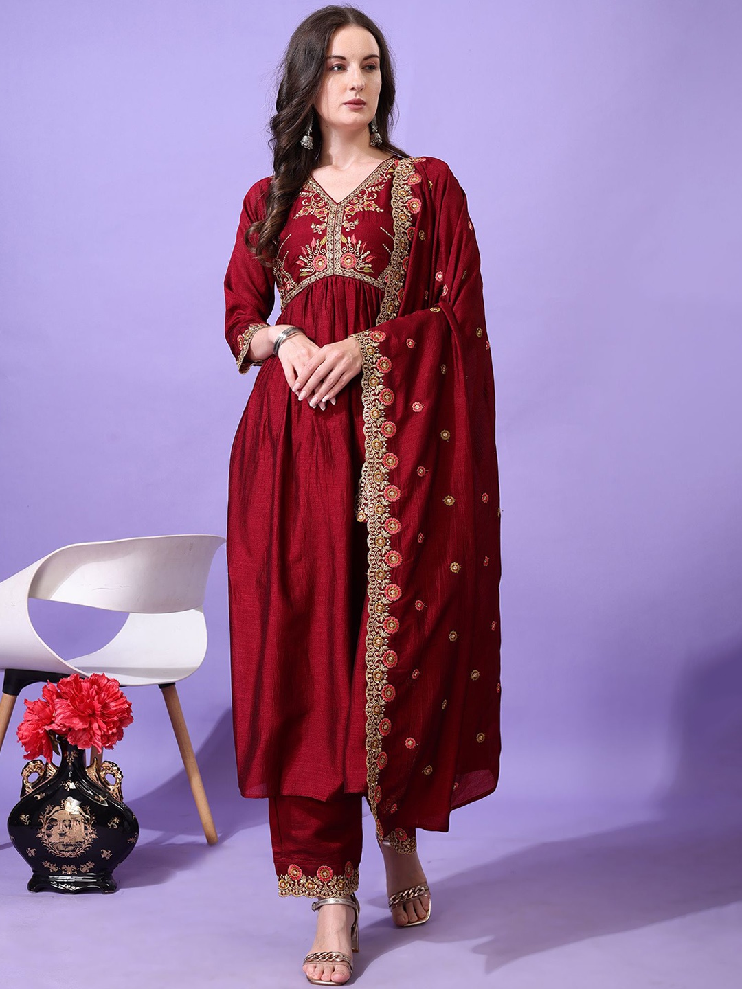 Hirvanti Fashion Ethnic Motifs Embroidered V-Neck A-Line Kurta With Trousers & Dupatta, Red
Hirvanti Fashion Ethnic Motifs Embroidered V-Neck A-Line Kurta With Trousers & Dupatta, Red