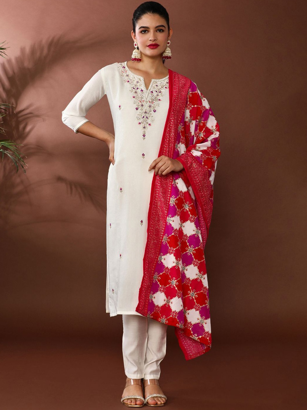 Jaipur Kurti Floral Embroidered Thread Work Notch Neck Kurta With Trousers & Dupatta, White
Jaipur Kurti Floral Embroidered Thread Work Notch Neck Kurta With Trousers & Dupatta, White