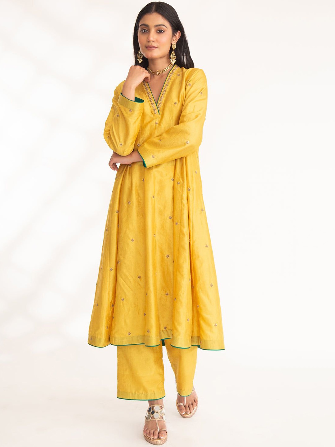 Chhaya Mehrotra Women Ethnic Motifs Embroidered Pleated Zardozi Pure Silk Kurta with Trousers, Yellow
Chhaya Mehrotra Women Ethnic Motifs Embroidered Pleated Zardozi Pure Silk Kurta with Trousers, Yellow