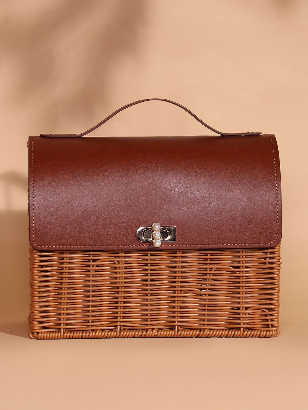 HAUTE SAUCE by Campus Sutra Colourblocked Leather Structured Shoulder Bag with Cut Work, Brown
HAUTE SAUCE by Campus Sutra Colourblocked Leather Structured Shoulder Bag with Cut Work, Brown