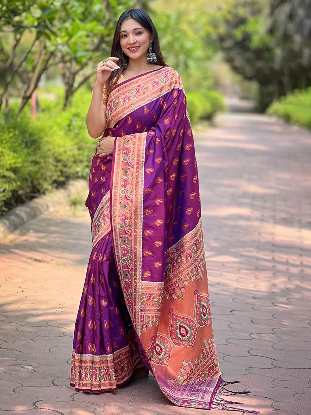 Rangtulika Ethnics Woven Design Heavy Work Paithani Saree And Contrast Blouse, Purple
Rangtulika Ethnics Woven Design Heavy Work Paithani Saree And Contrast Blouse, Purple