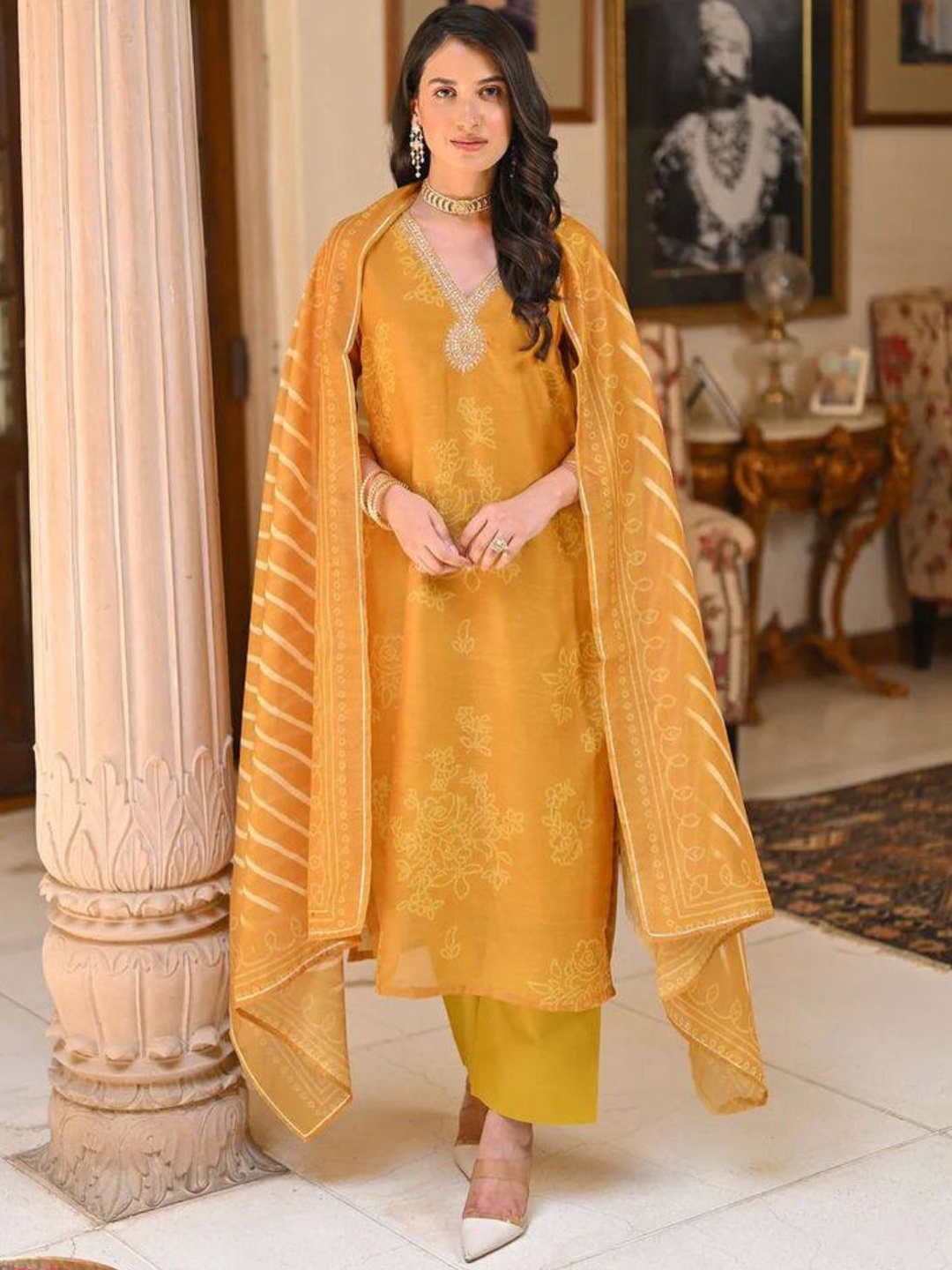 Navlik Floral Printed Sequinned V-Neck Straight Kurta With Trousers And Dupatta, Orange
Navlik Floral Printed Sequinned V-Neck Straight Kurta With Trousers And Dupatta, Orange